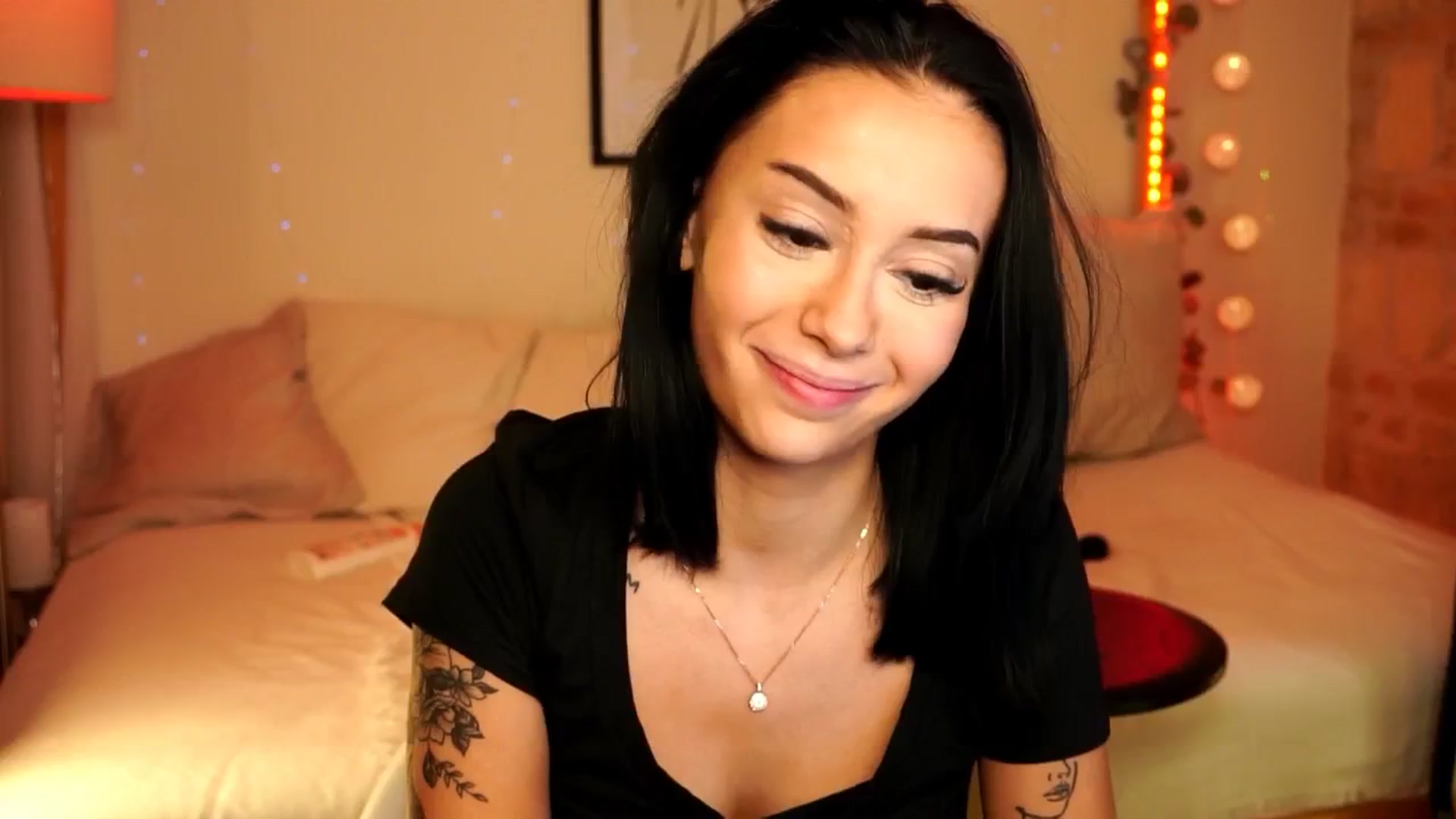 Gallery image thumbnail from Naomii18's myfreecams stream on, 04/20/2024, 20:55 image 19 of 20