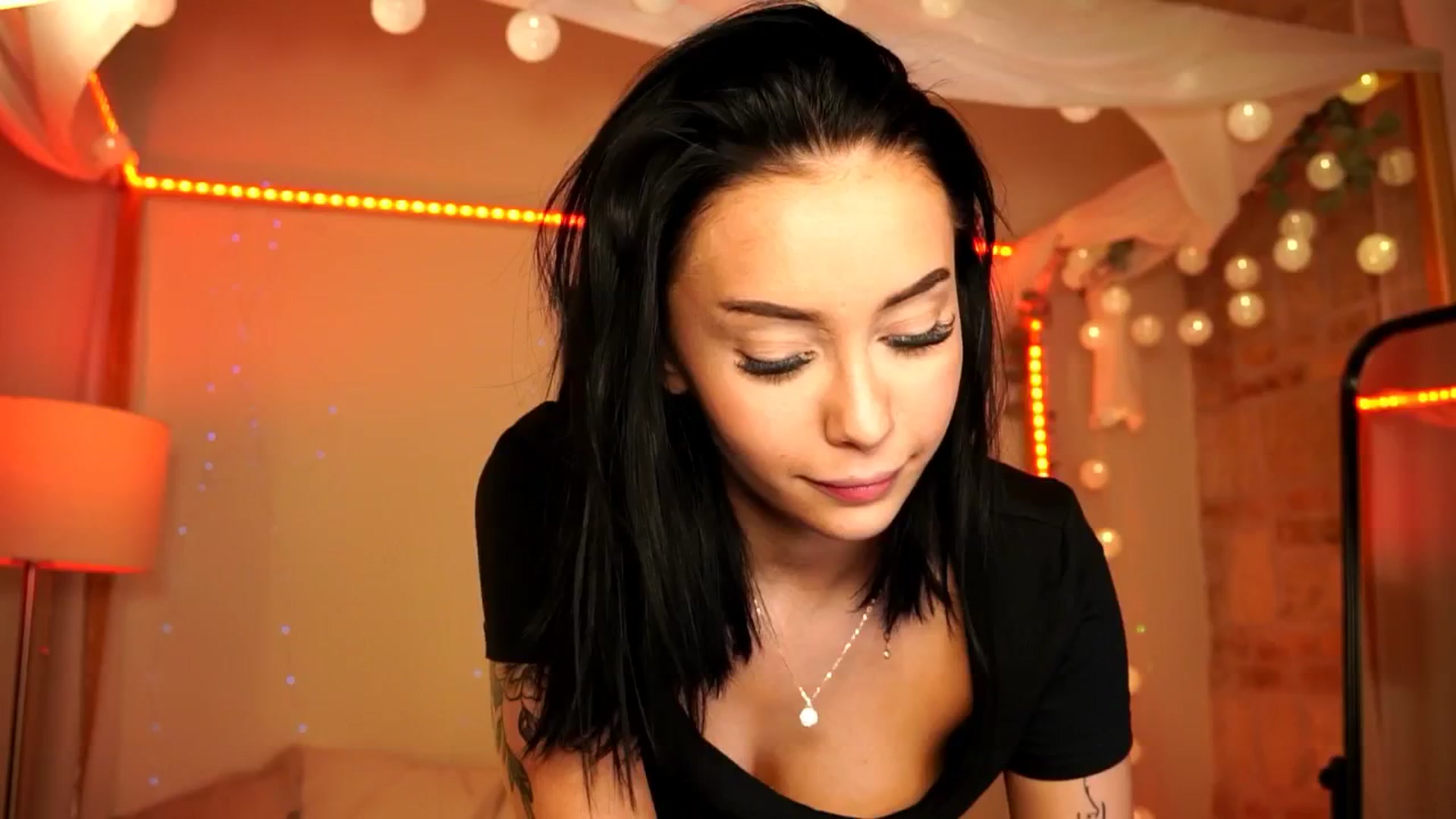 Gallery image thumbnail from Naomii18's myfreecams stream on, 04/20/2024, 20:55 image 7 of 20