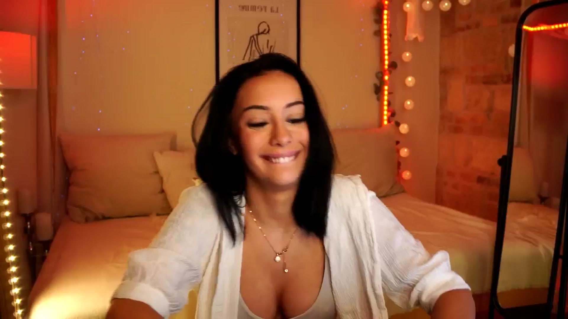 Gallery image thumbnail from Naomii18's myfreecams stream on, 04/21/2024, 19:20 image 11 of 20