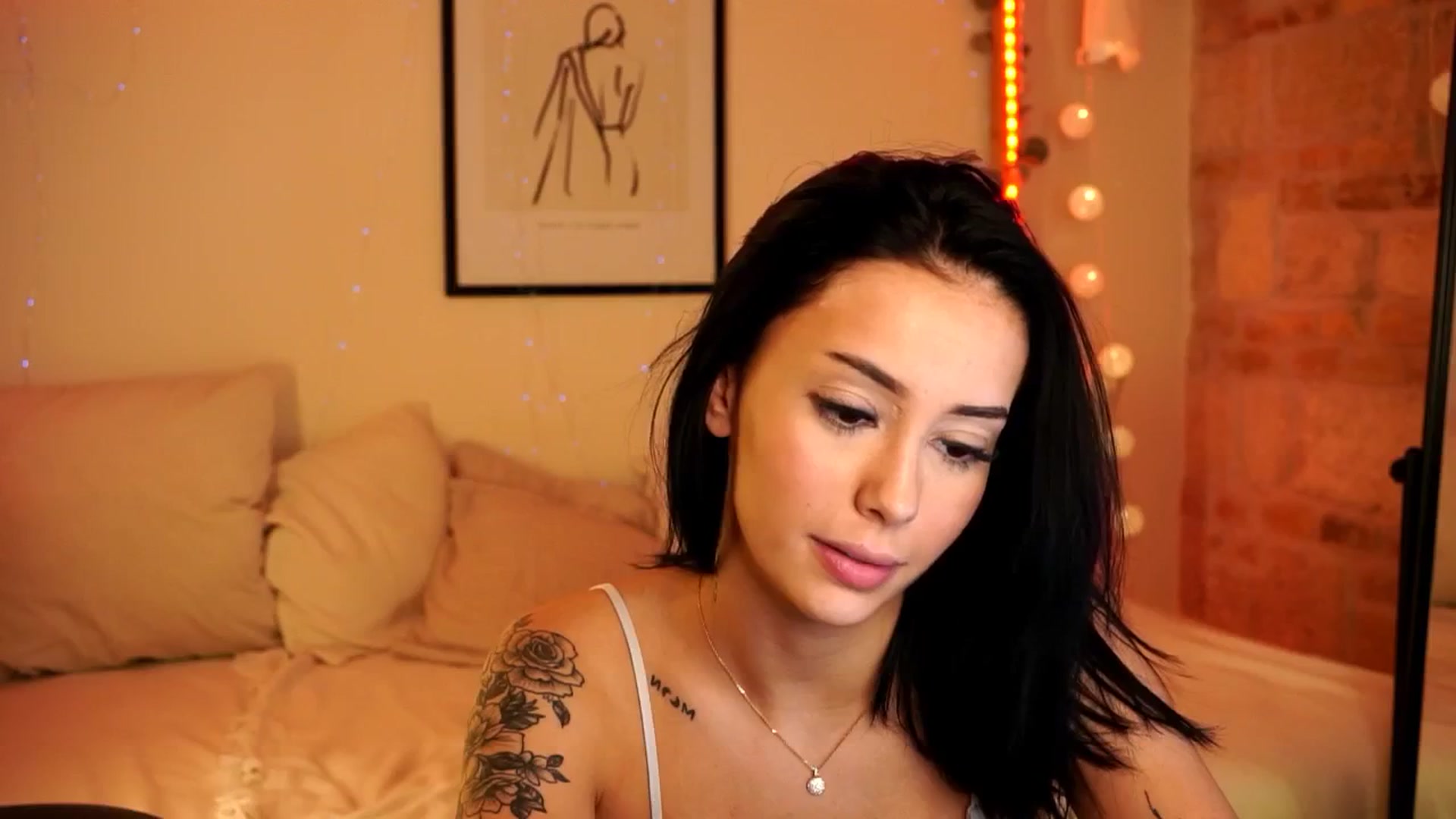 Gallery image thumbnail from Naomii18's myfreecams stream on, 04/21/2024, 22:21 image 10 of 20