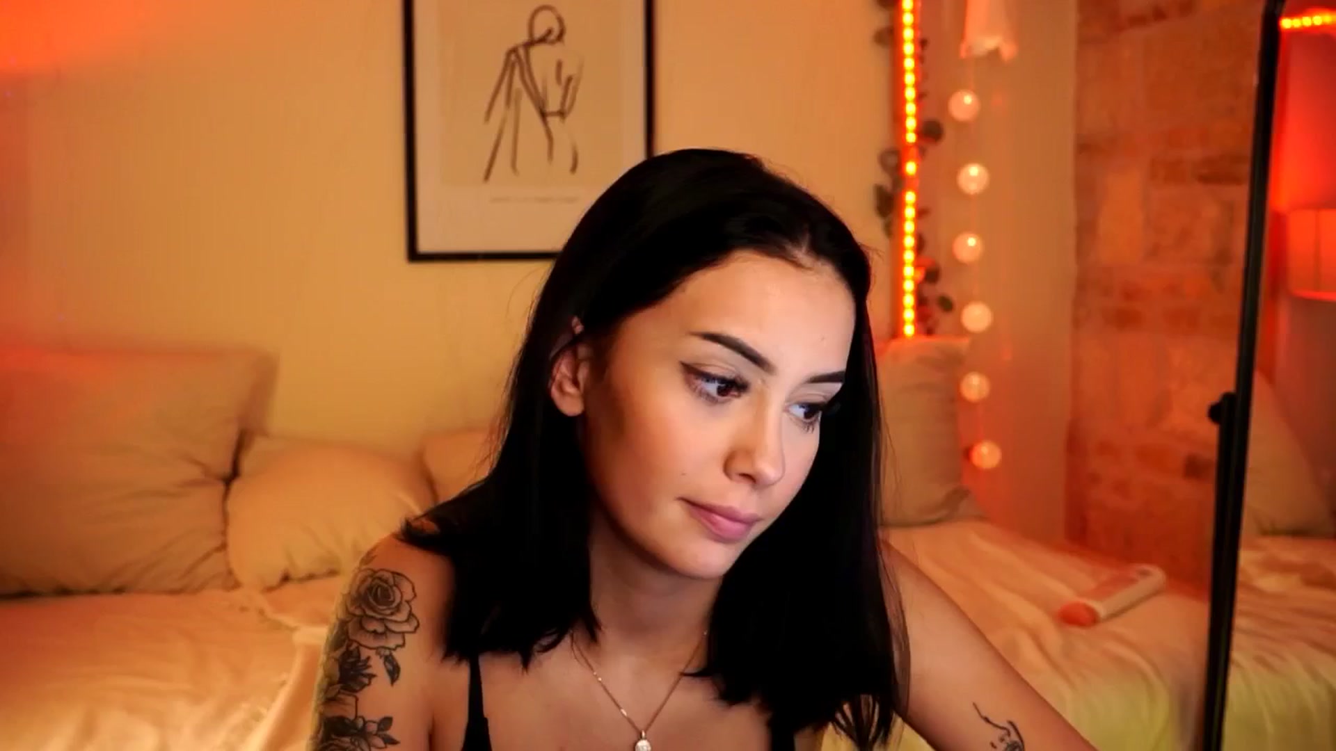 Gallery image thumbnail from Naomii18's myfreecams stream on, 04/24/2024, 20:40 image 3 of 20