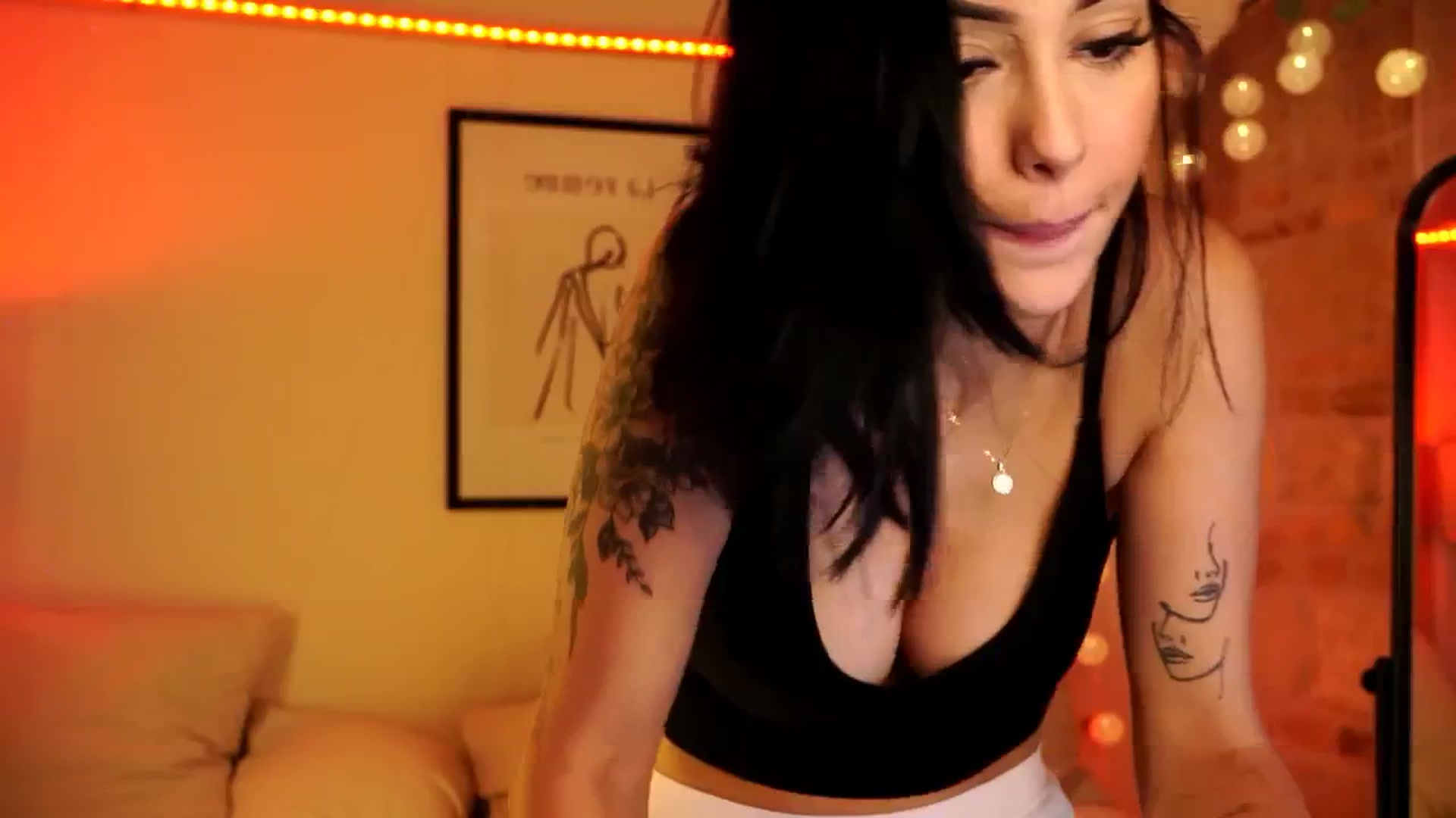 Gallery image thumbnail from Naomii18's myfreecams stream on, 04/24/2024, 20:40 image 15 of 20
