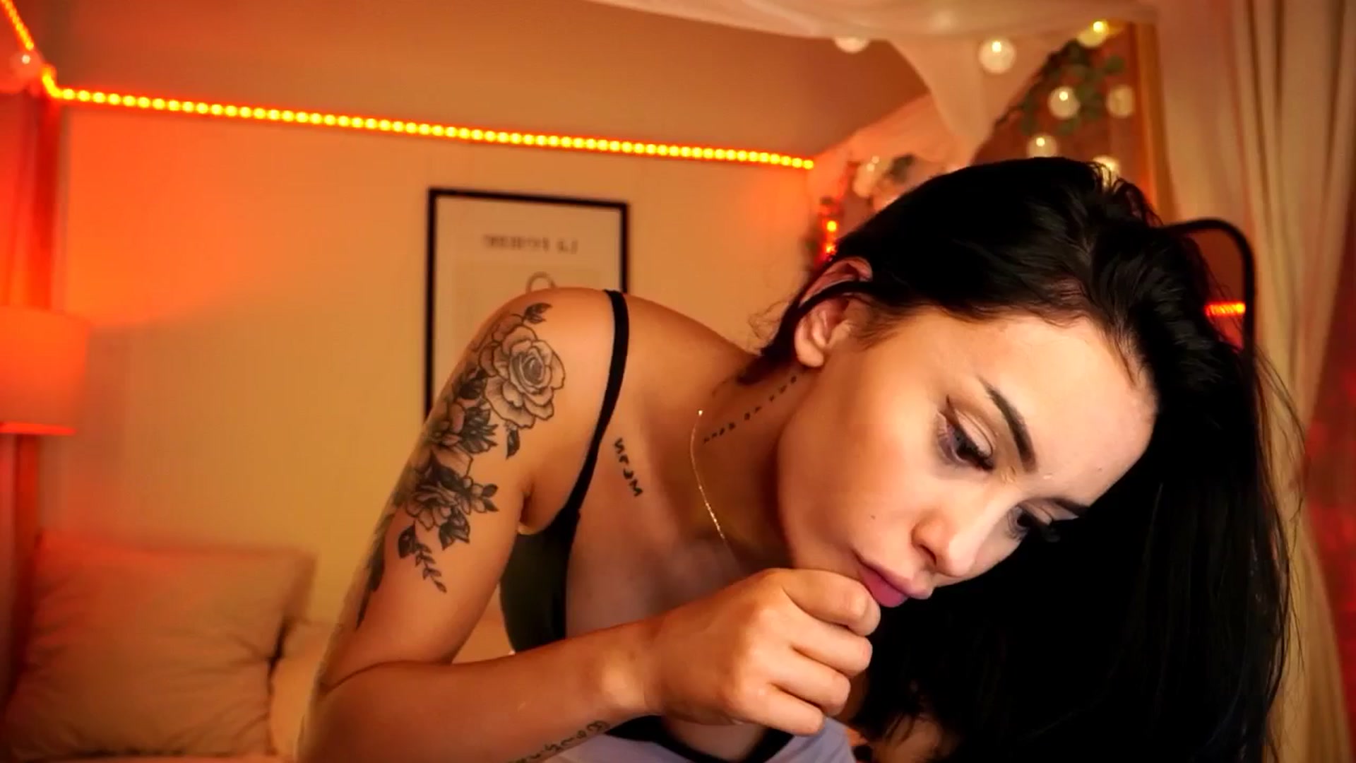 Gallery image thumbnail from Naomii18's myfreecams stream on, 04/24/2024, 20:40 image 20 of 20