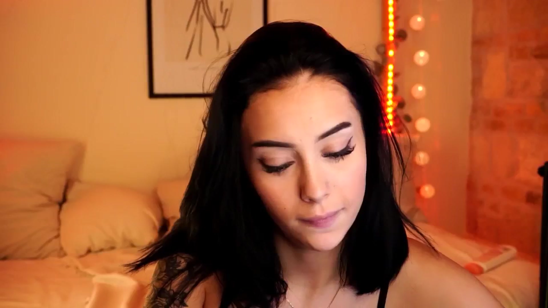 Gallery image thumbnail from Naomii18's myfreecams stream on, 04/24/2024, 20:40 image 10 of 20