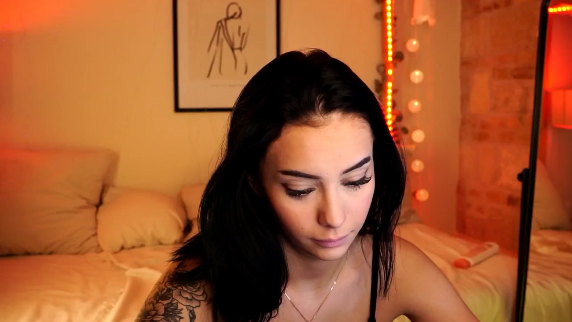 Gallery image thumbnail from Naomii18's myfreecams stream on, 04/24/2024, 20:40 image 5 of 20