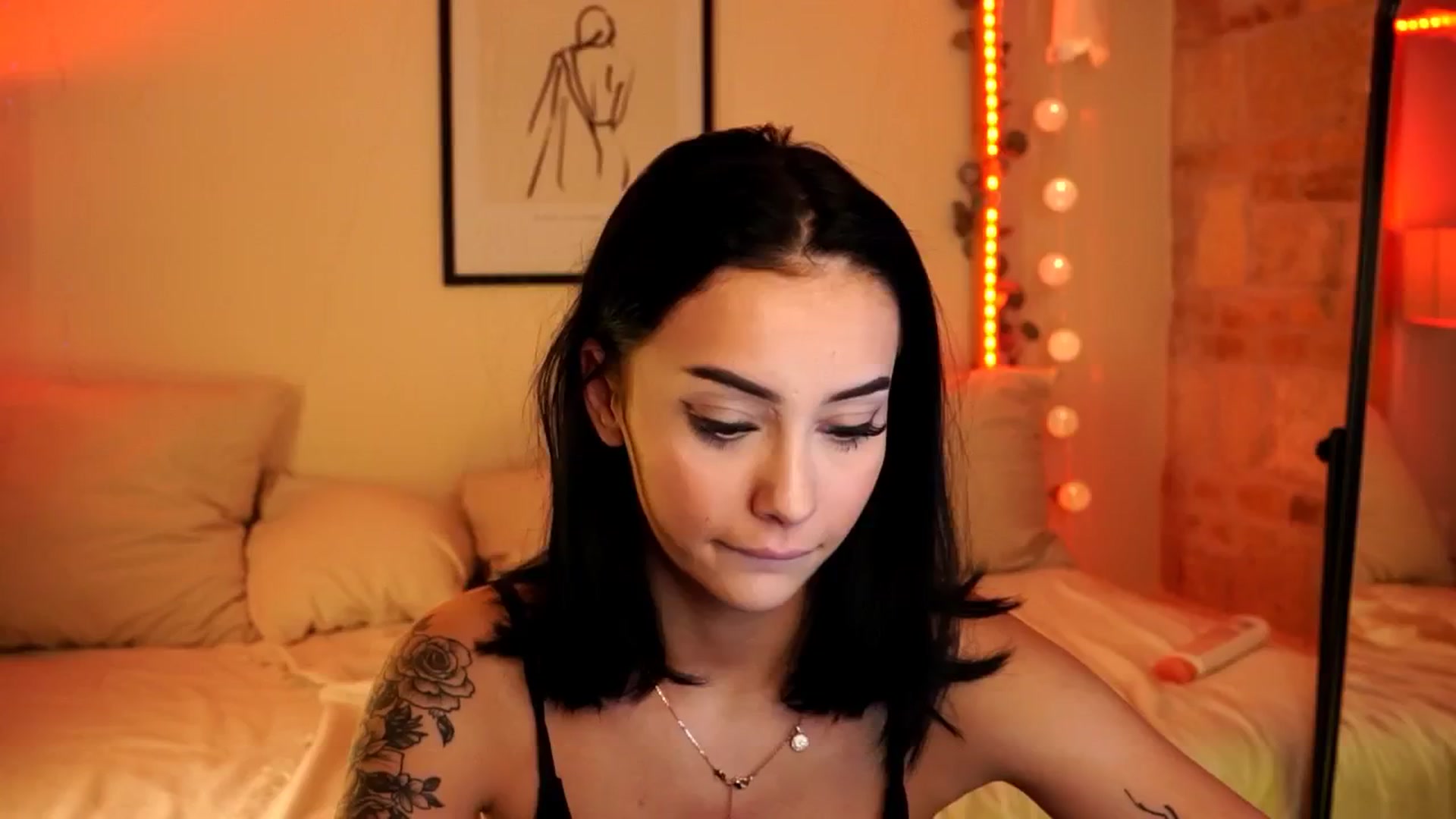 Gallery image thumbnail from Naomii18's myfreecams stream on, 04/24/2024, 20:40 image 1 of 20