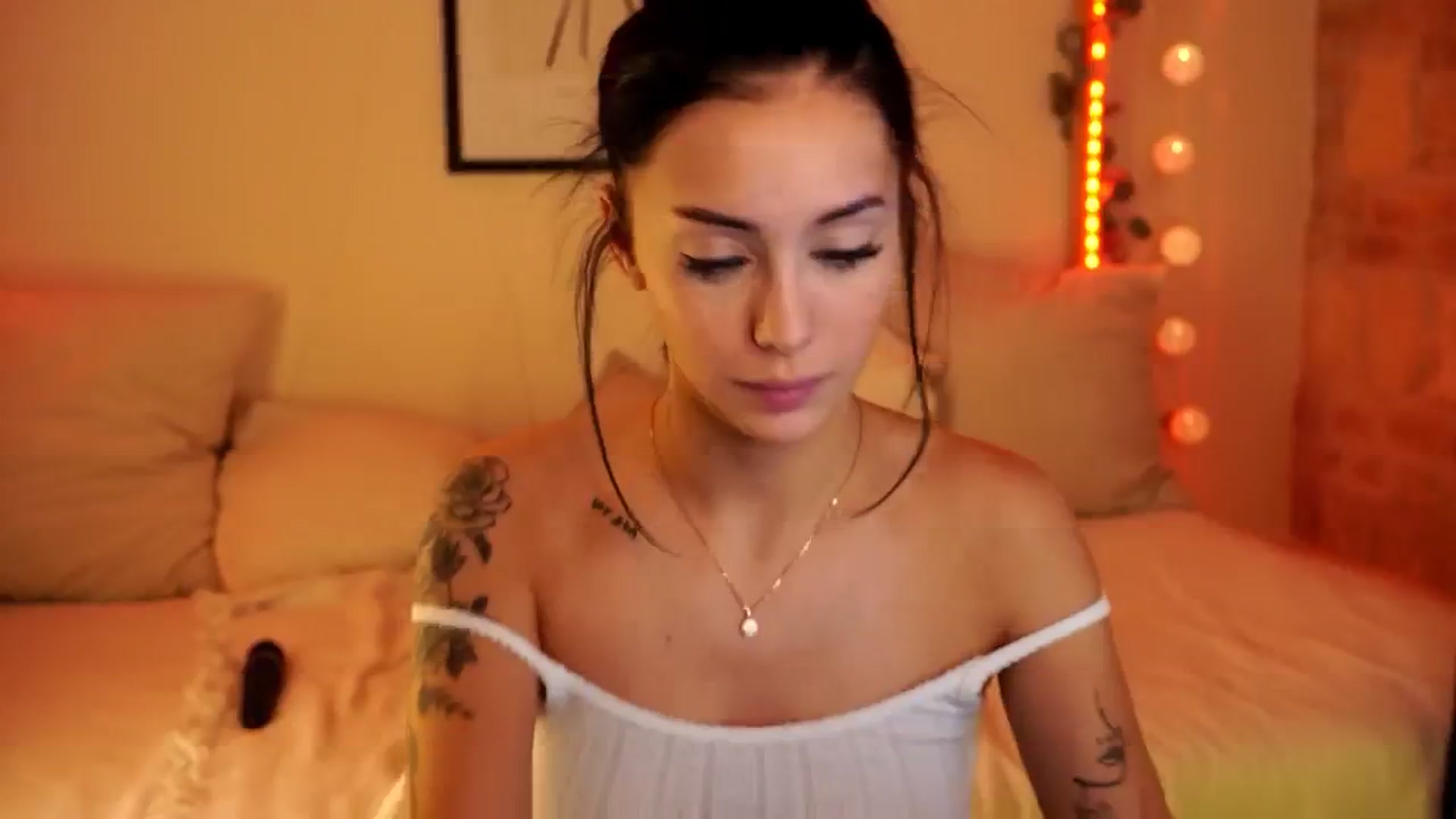 Gallery image thumbnail from Naomii18's myfreecams stream on, 04/25/2024, 14:22 image 20 of 20