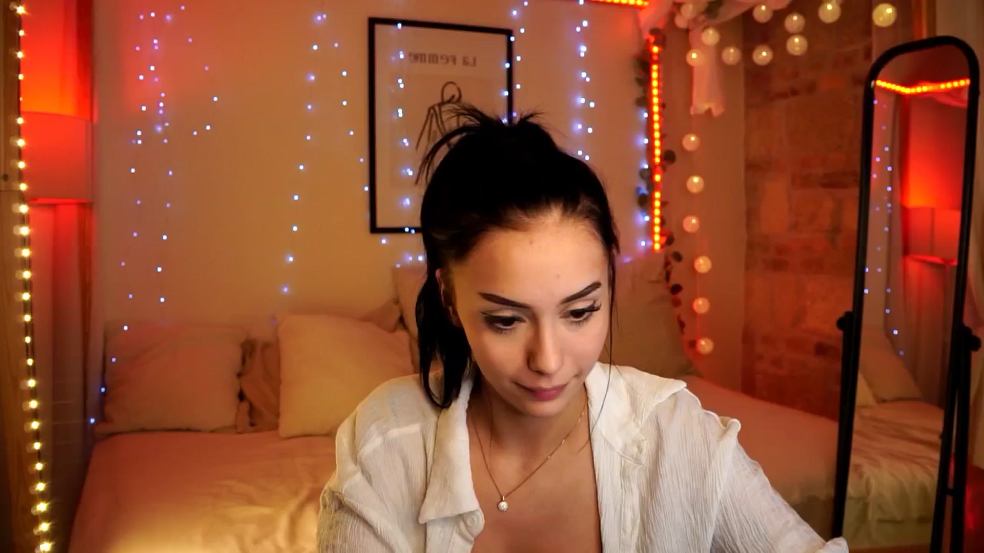 Gallery image thumbnail from Naomii18's myfreecams stream on, 04/27/2024, 17:06 image 1 of 20