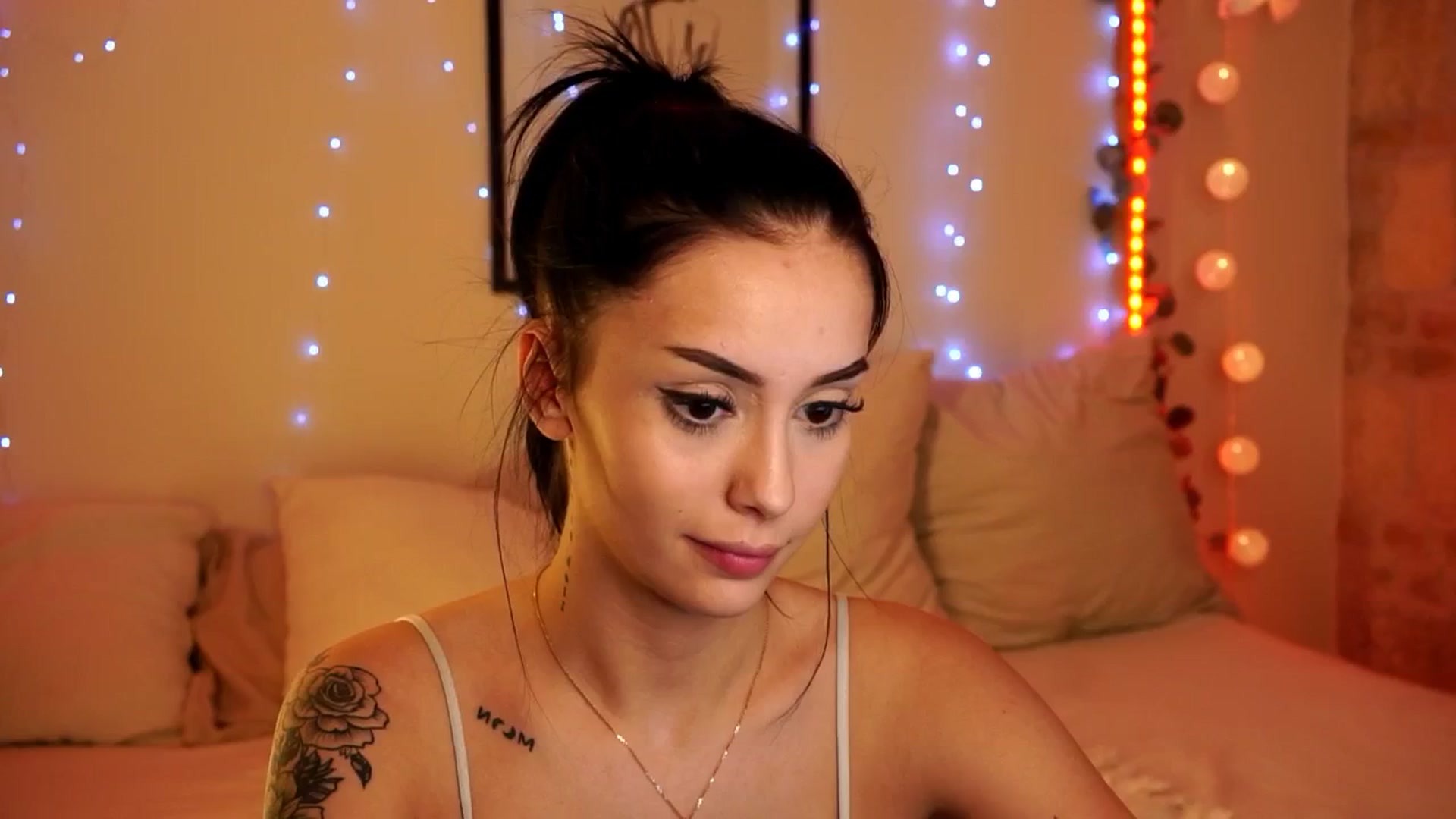 Gallery image thumbnail from Naomii18's myfreecams stream on, 04/27/2024, 17:06 image 20 of 20