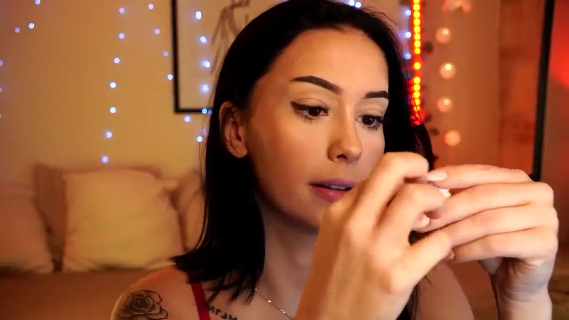 Gallery image thumbnail from Naomii18's myfreecams stream on, 04/28/2024, 14:06 image 10 of 20