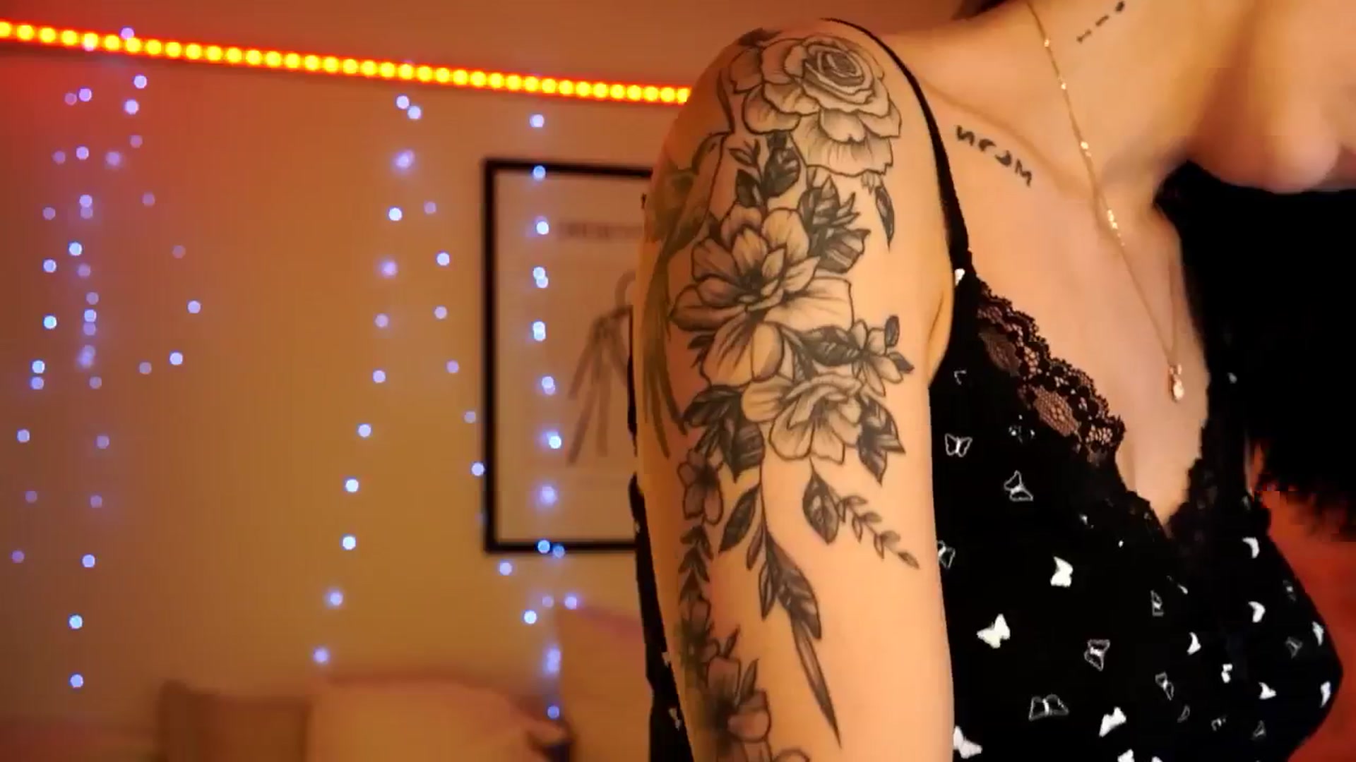 Gallery image thumbnail from Naomii18's myfreecams stream on, 04/29/2024, 14:07 image 17 of 20