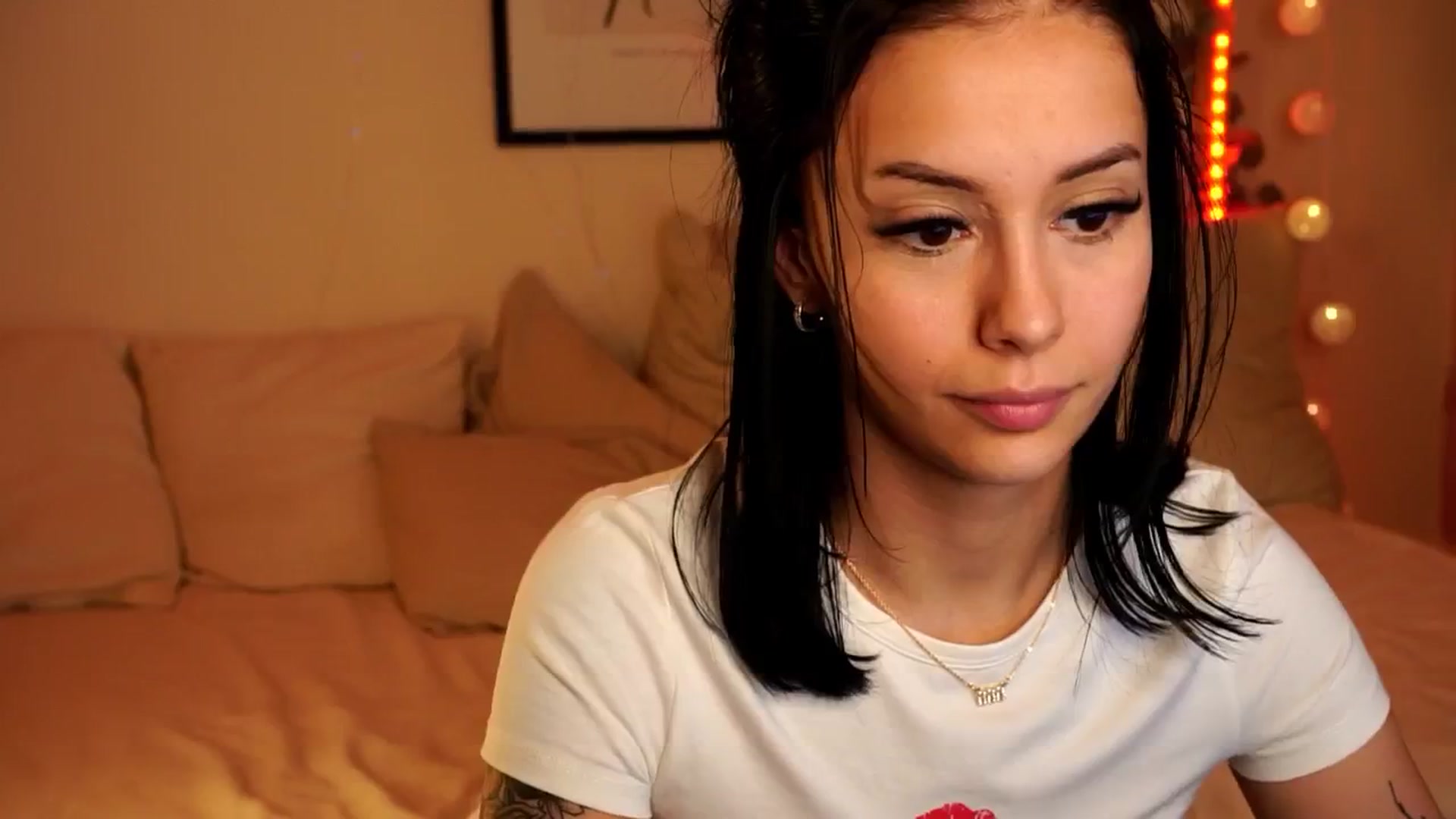 Gallery image thumbnail from Naomii18's myfreecams stream on, 05/04/2024, 21:22 image 6 of 20