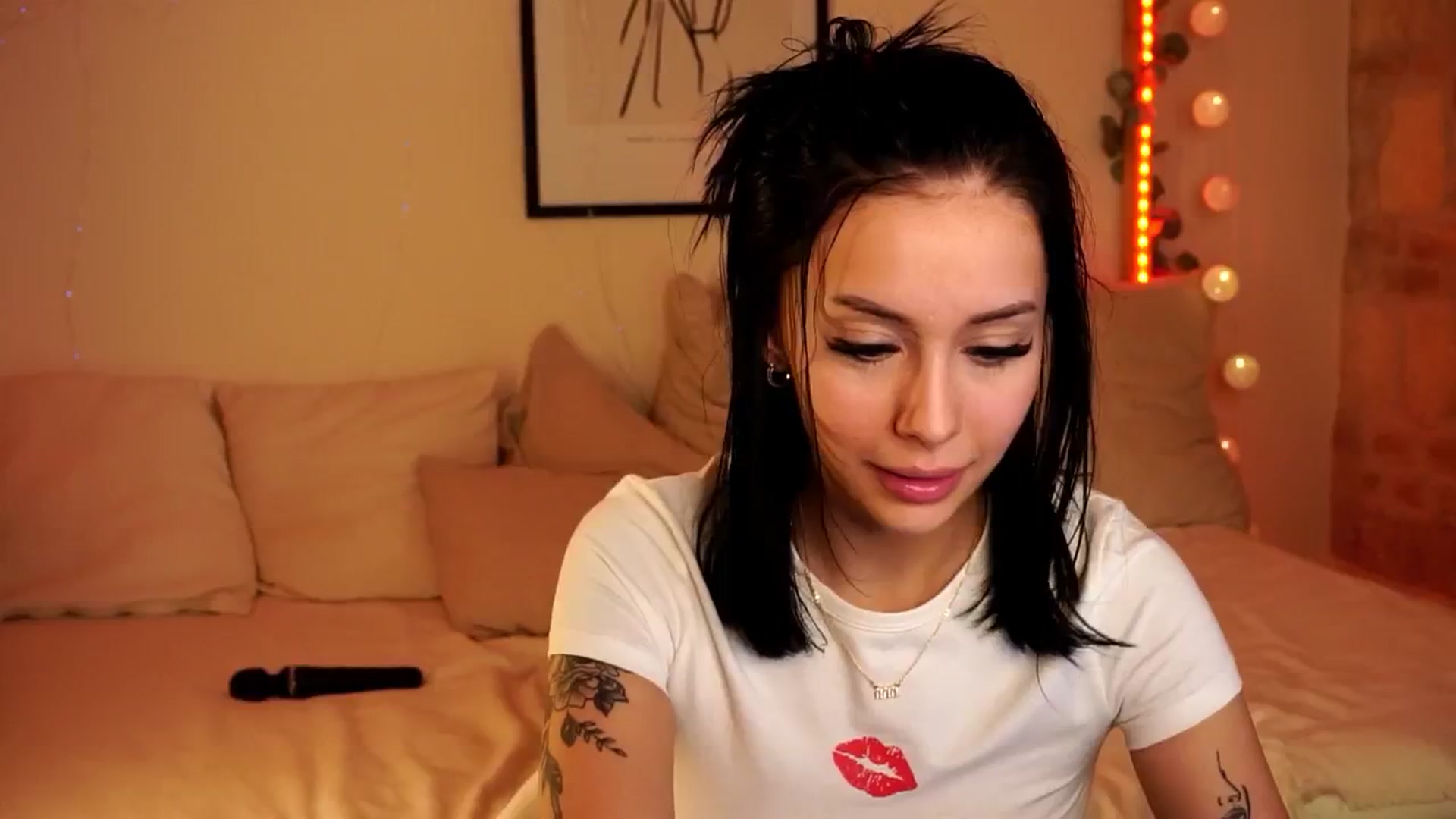 Gallery image thumbnail from Naomii18's myfreecams stream on, 05/04/2024, 21:22 image 12 of 20