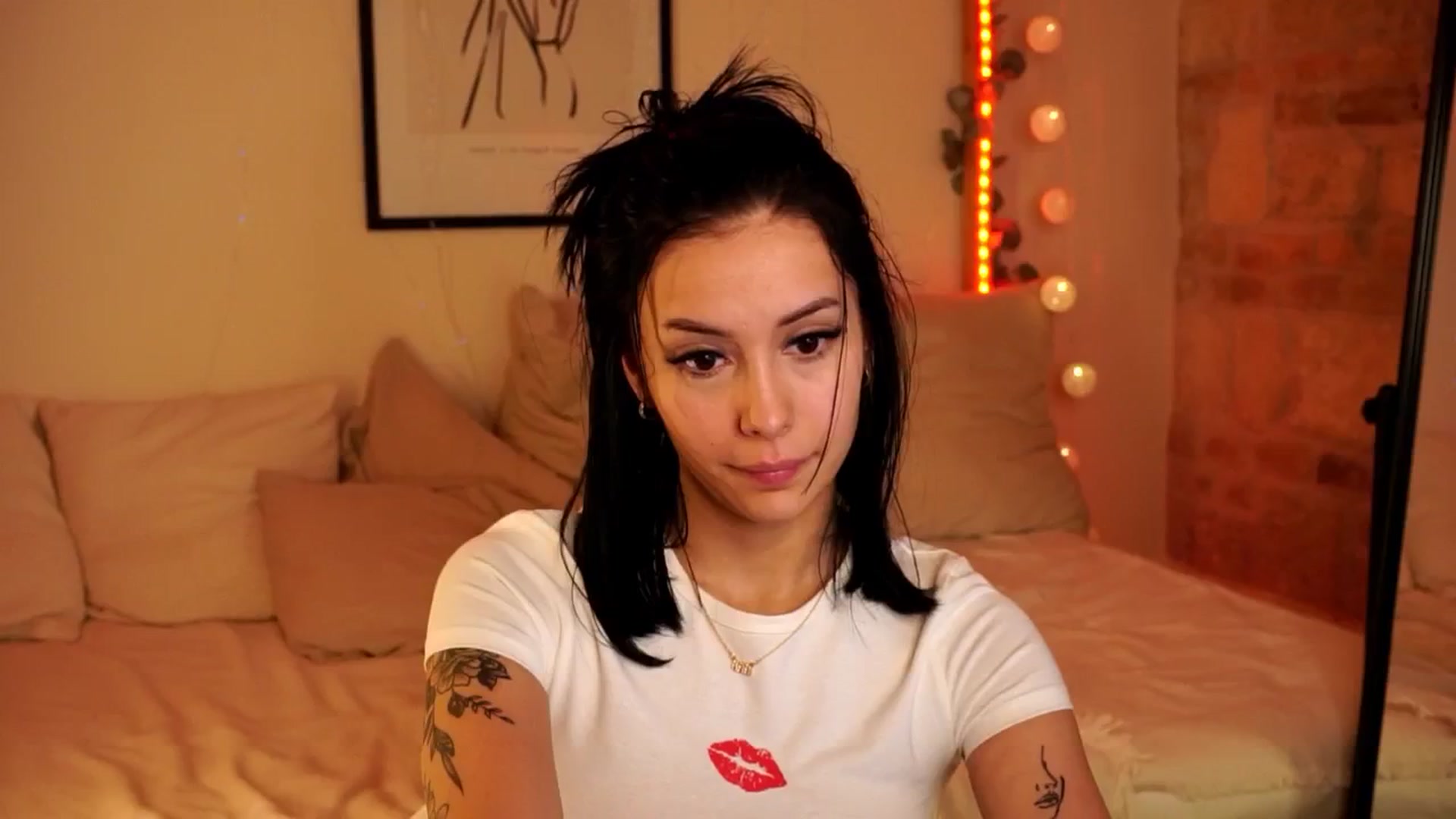 Gallery image thumbnail from Naomii18's myfreecams stream on, 05/04/2024, 21:22 image 10 of 20