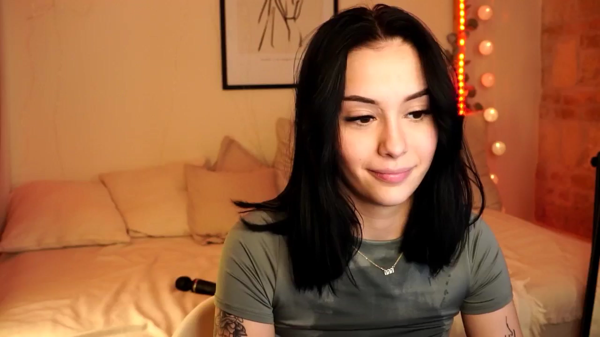 Gallery image thumbnail from Naomii18's myfreecams stream on, 05/05/2024, 16:01 image 14 of 20