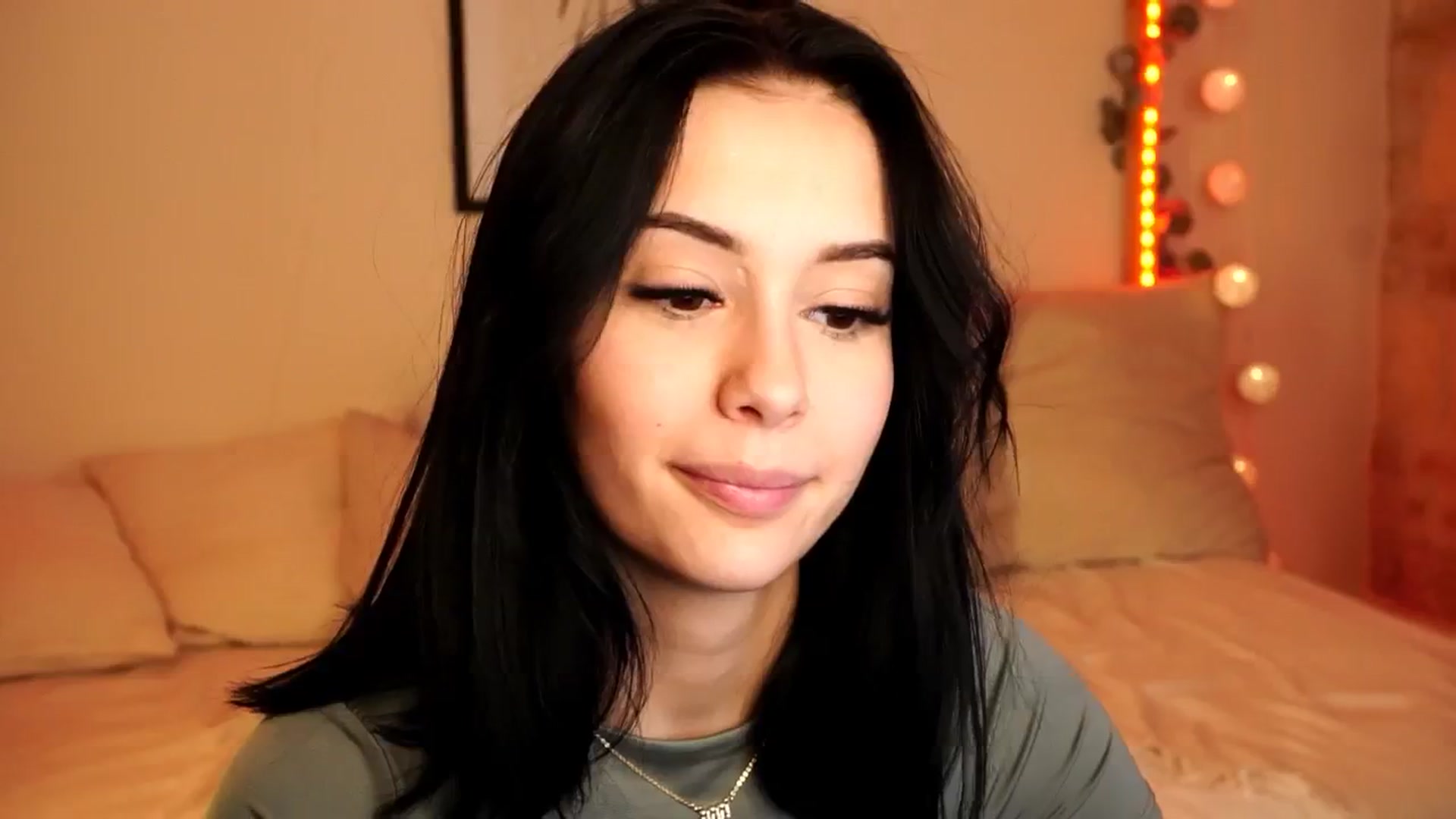 Gallery image thumbnail from Naomii18's myfreecams stream on, 05/05/2024, 16:01 image 6 of 20