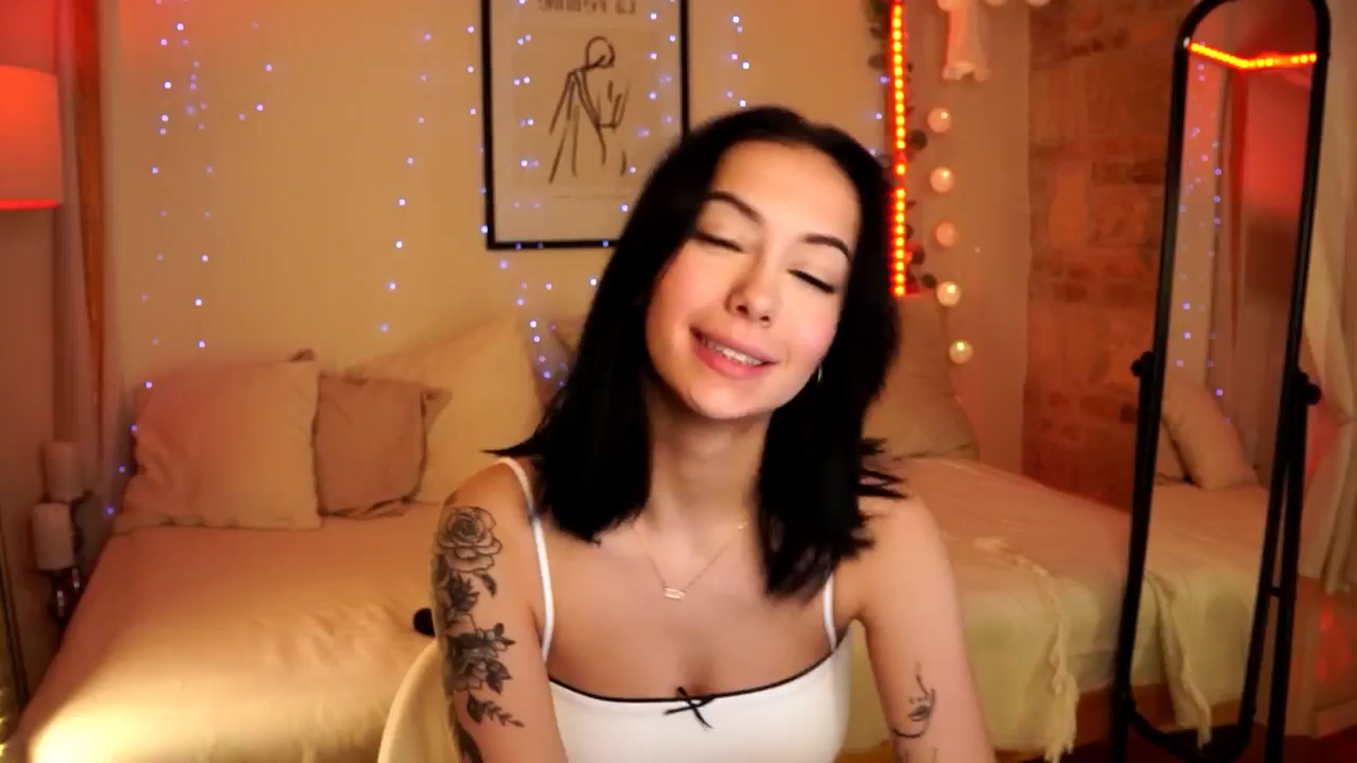 Gallery image thumbnail from Naomii18's myfreecams stream on, 05/06/2024, 11:36 image 1 of 20