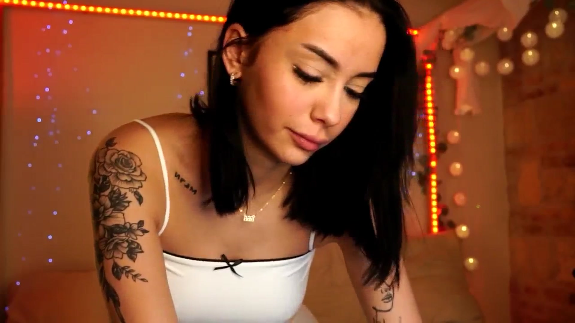 Gallery image thumbnail from Naomii18's myfreecams stream on, 05/06/2024, 11:36 image 7 of 20