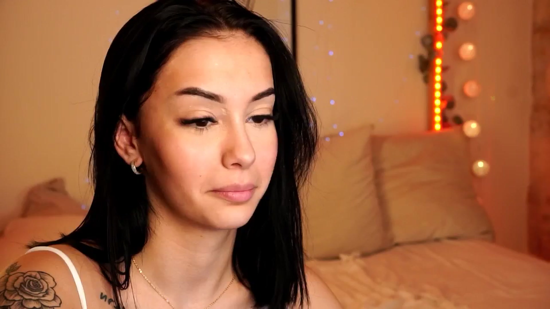 Gallery image thumbnail from Naomii18's myfreecams stream on, 05/06/2024, 15:49 image 10 of 20