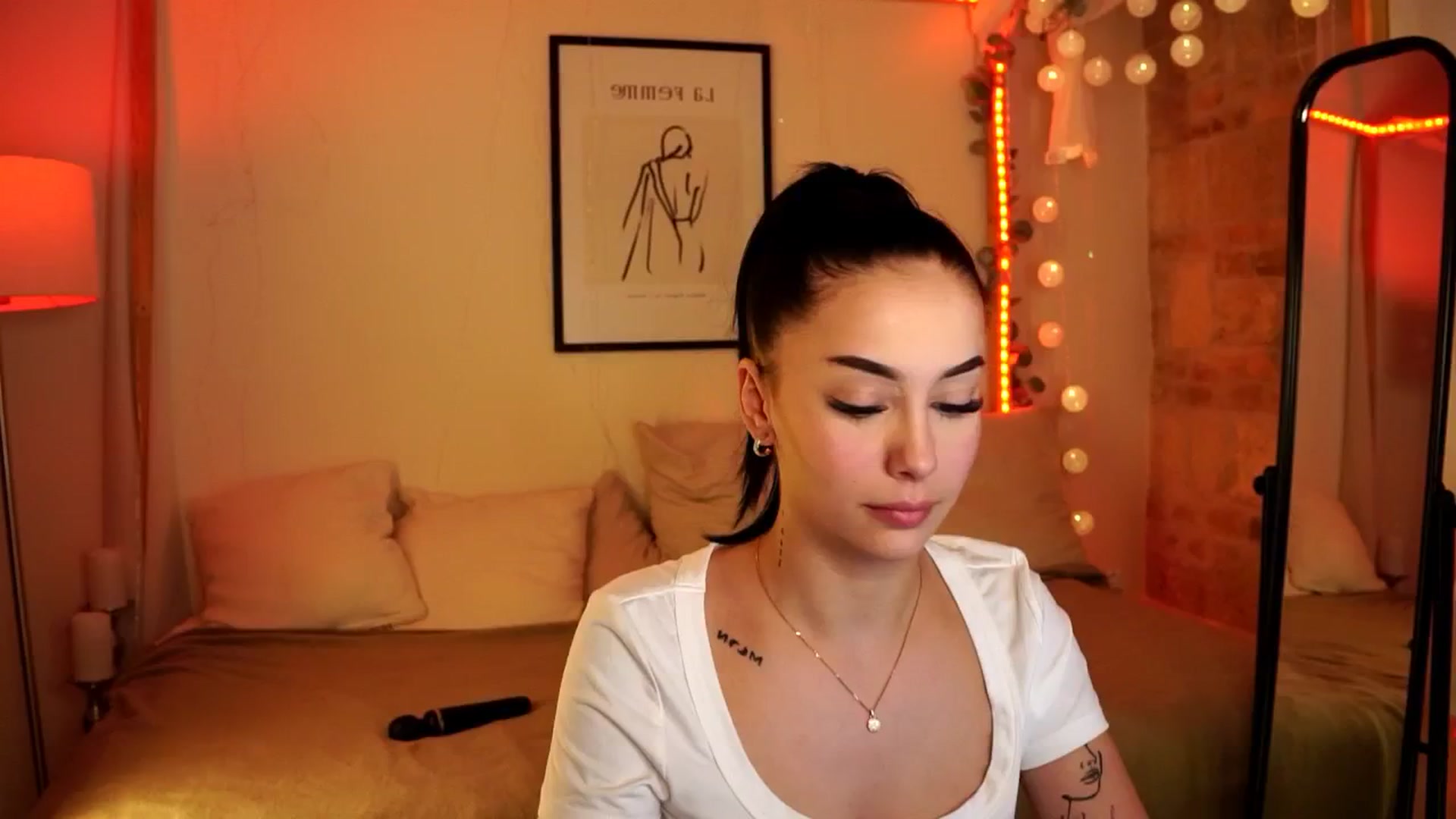 Gallery image thumbnail from Naomii18's myfreecams stream on, 05/09/2024, 17:19 image 1 of 20