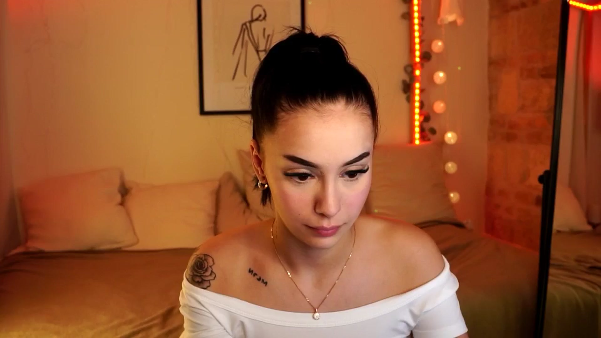Gallery image thumbnail from Naomii18's myfreecams stream on, 05/09/2024, 17:19 image 19 of 20