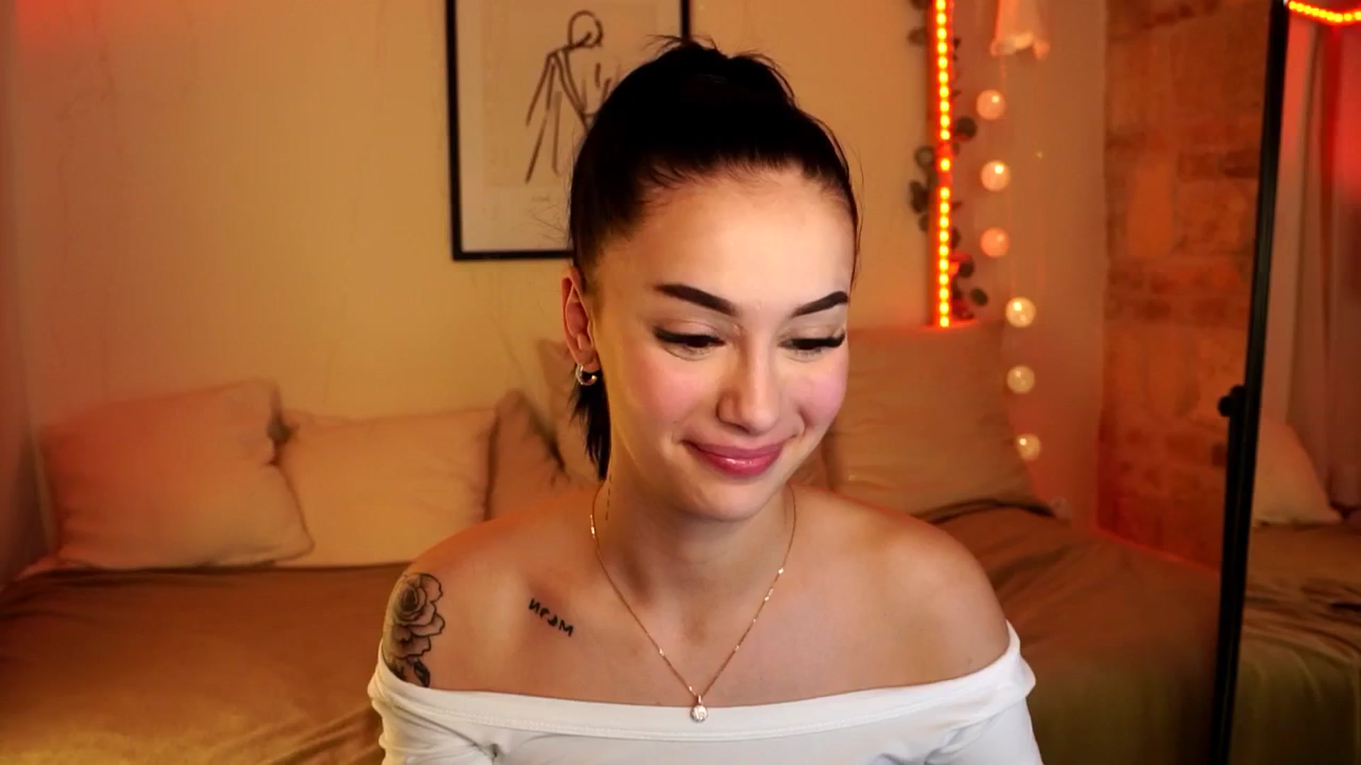 Gallery image thumbnail from Naomii18's myfreecams stream on, 05/09/2024, 17:19 image 18 of 20