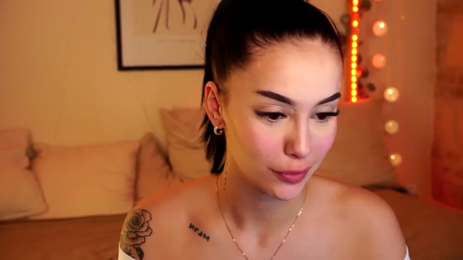 Gallery image thumbnail from Naomii18's myfreecams stream on, 05/09/2024, 17:19 image 13 of 20
