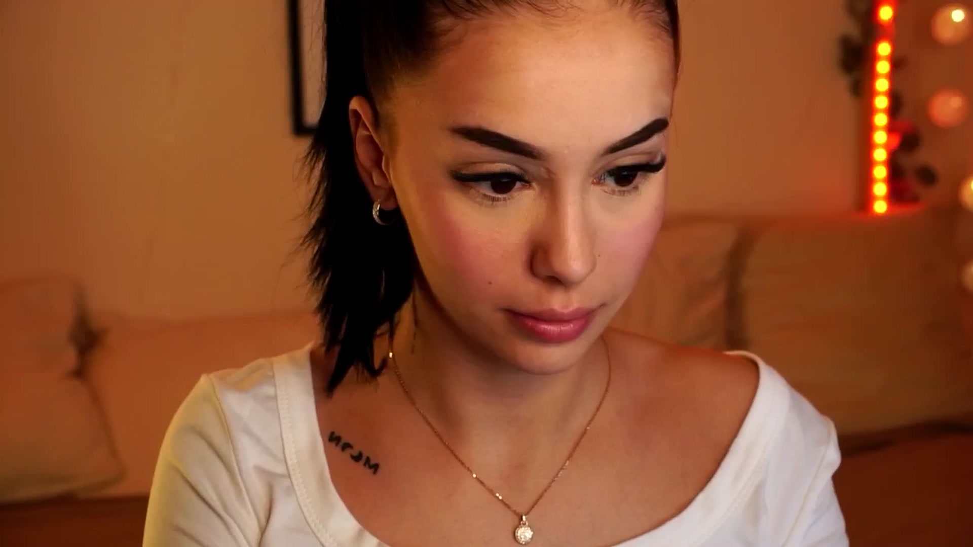 Gallery image thumbnail from Naomii18's myfreecams stream on, 05/09/2024, 17:19 image 7 of 20
