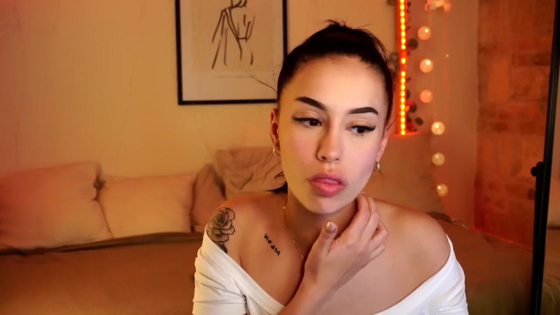 Gallery image thumbnail from Naomii18's myfreecams stream on, 05/09/2024, 19:49 image 1 of 20