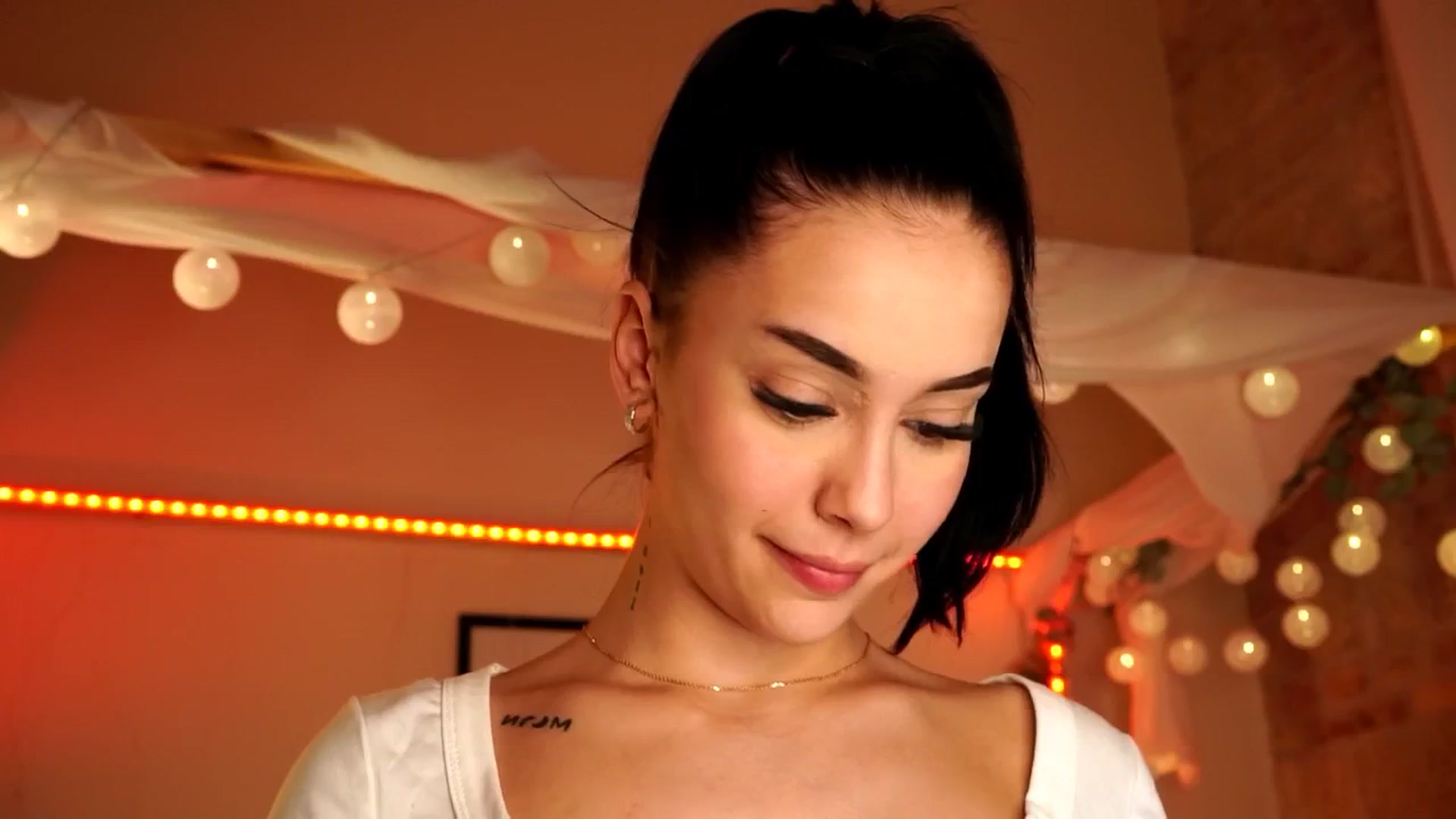 Gallery image thumbnail from Naomii18's myfreecams stream on, 05/09/2024, 19:49 image 9 of 20