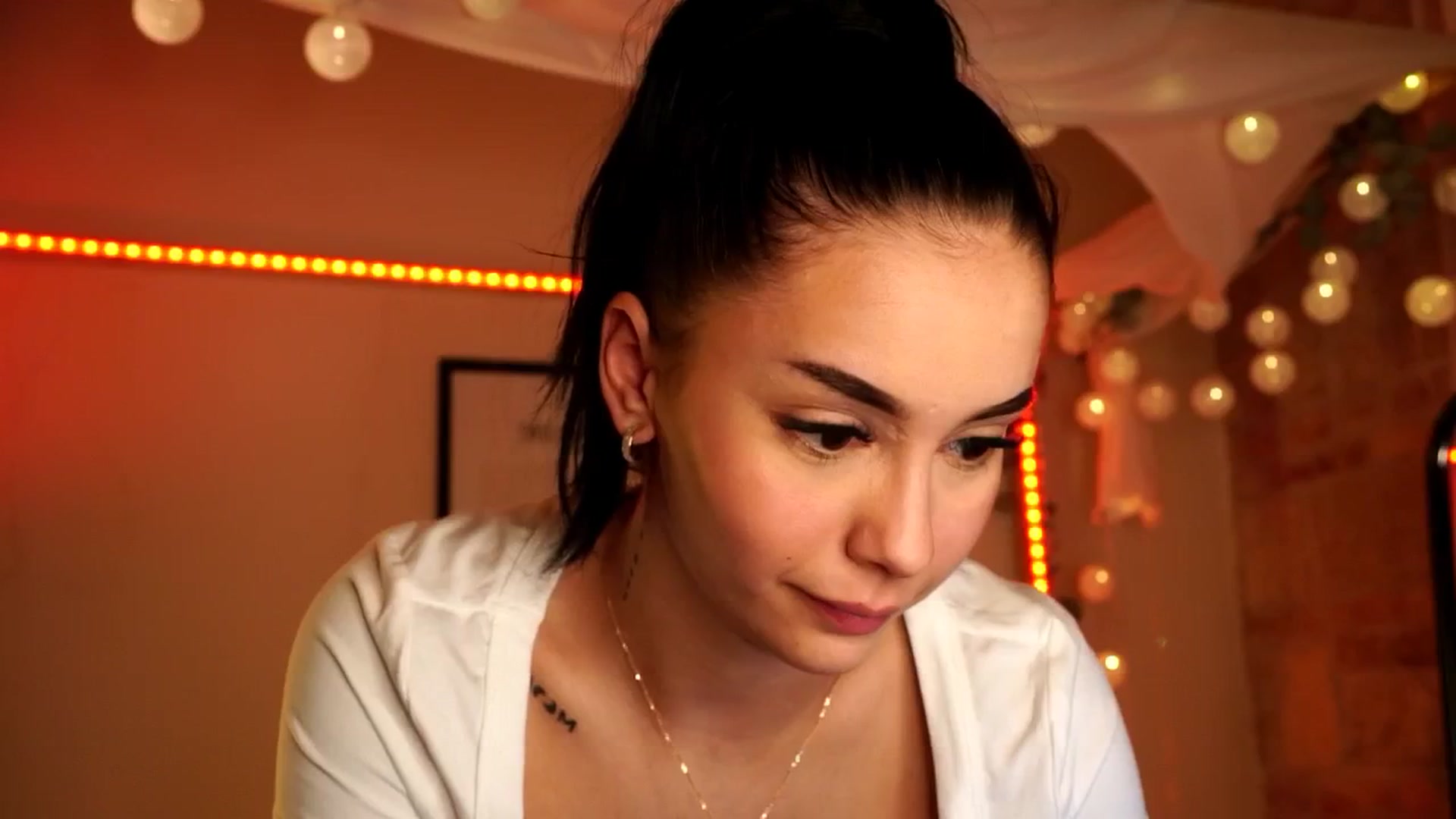 Gallery image thumbnail from Naomii18's myfreecams stream on, 05/09/2024, 19:49 image 13 of 20