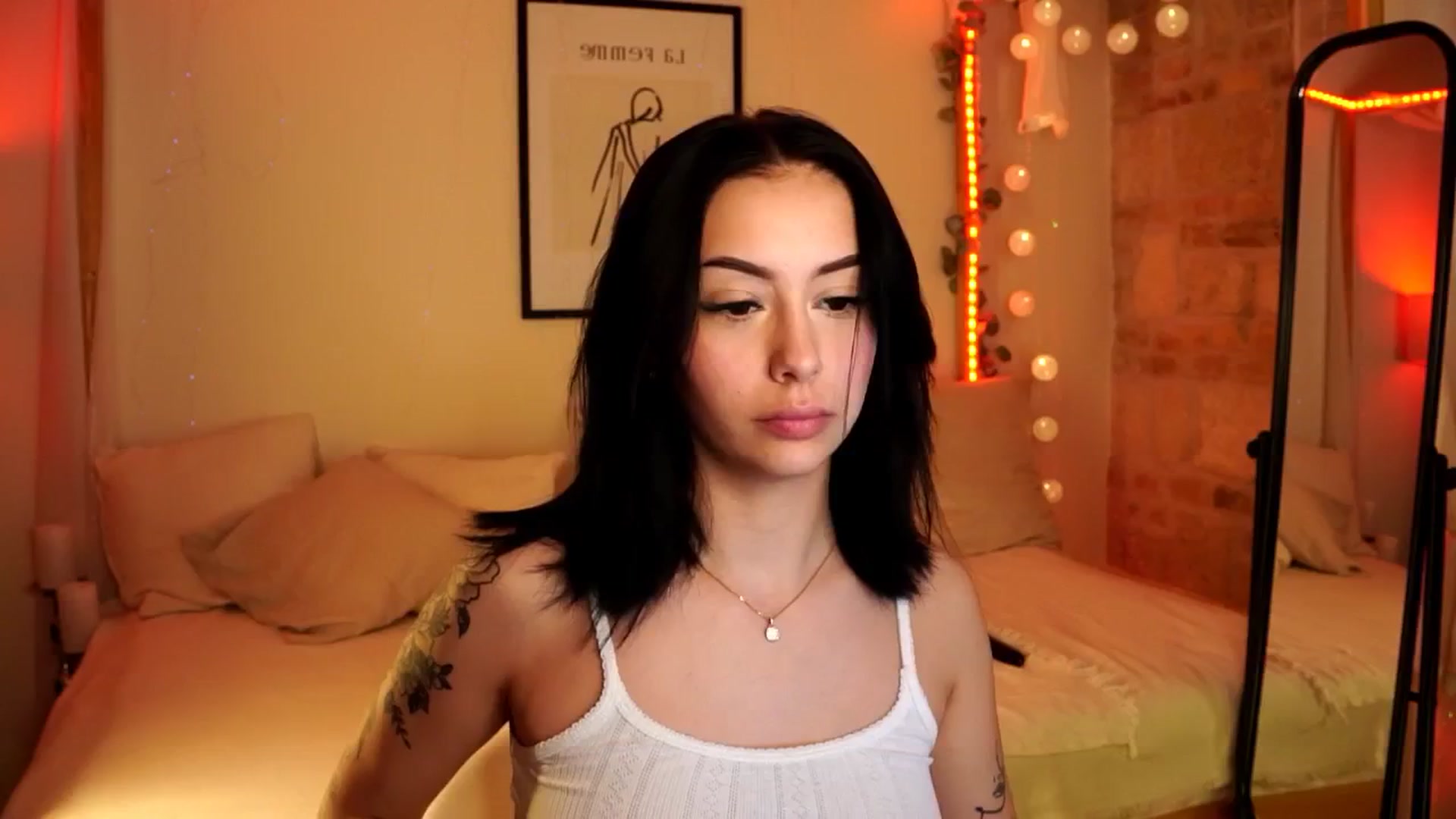 Gallery image thumbnail from Naomii18's myfreecams stream on, 05/10/2024, 11:22 image 1 of 20