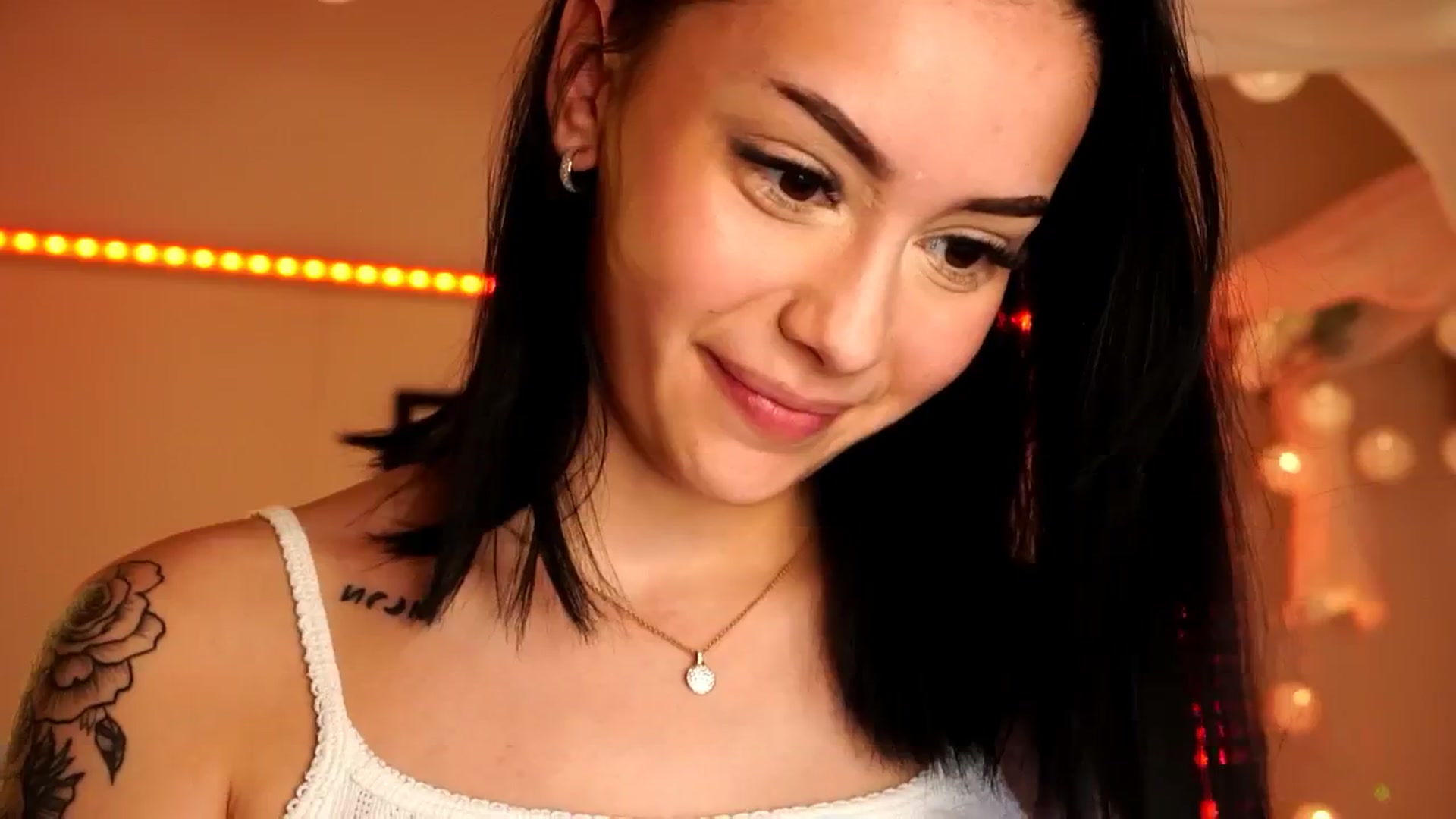 Gallery image thumbnail from Naomii18's myfreecams stream on, 05/10/2024, 11:22 image 9 of 20