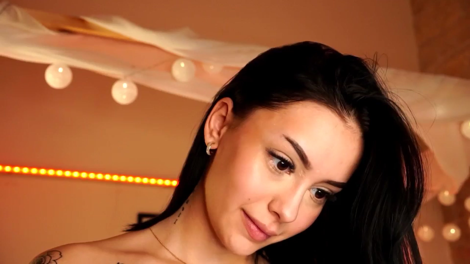 Gallery image thumbnail from Naomii18's myfreecams stream on, 05/10/2024, 11:22 image 16 of 20