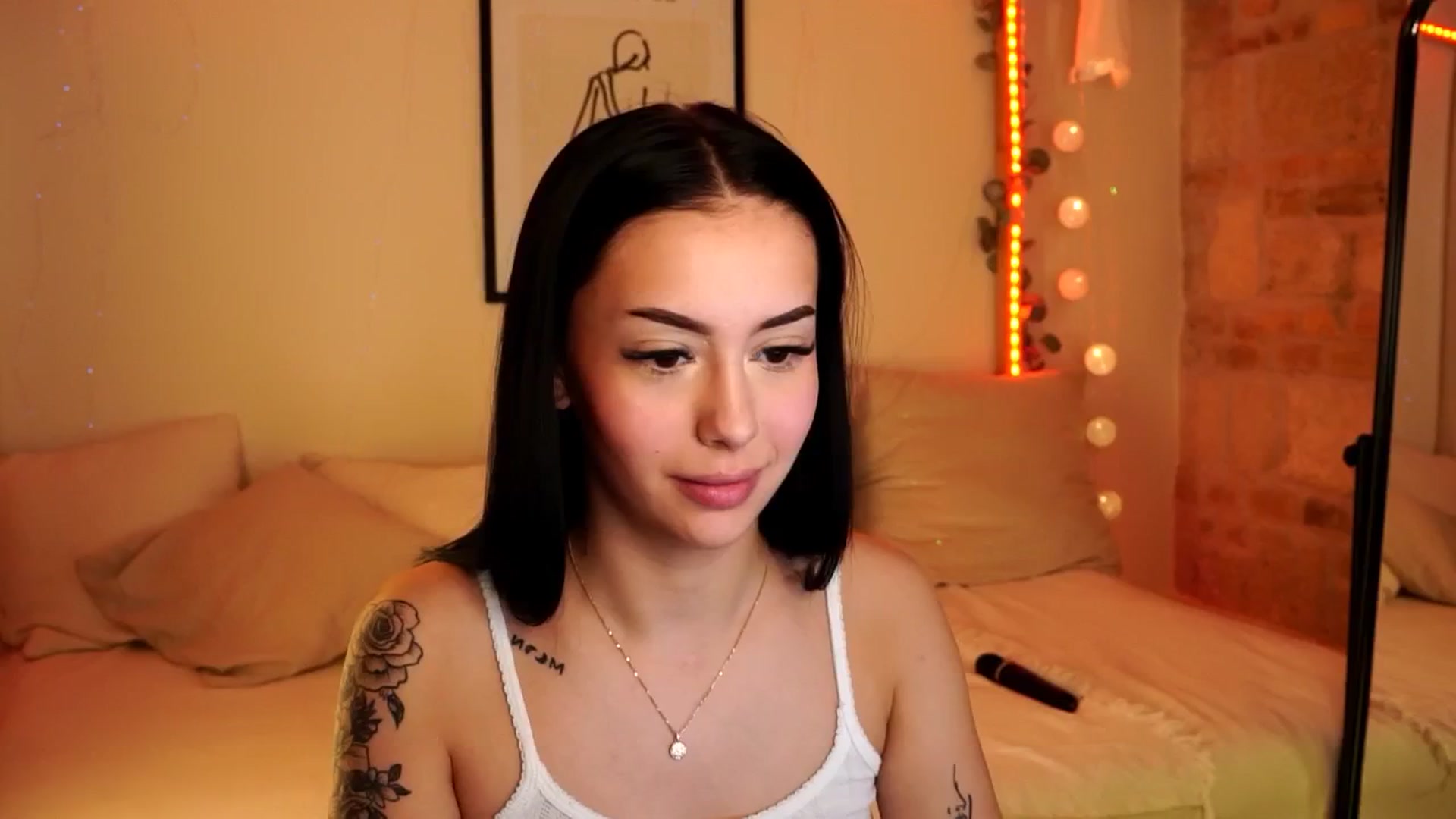 Gallery image thumbnail from Naomii18's myfreecams stream on, 05/10/2024, 11:22 image 2 of 20