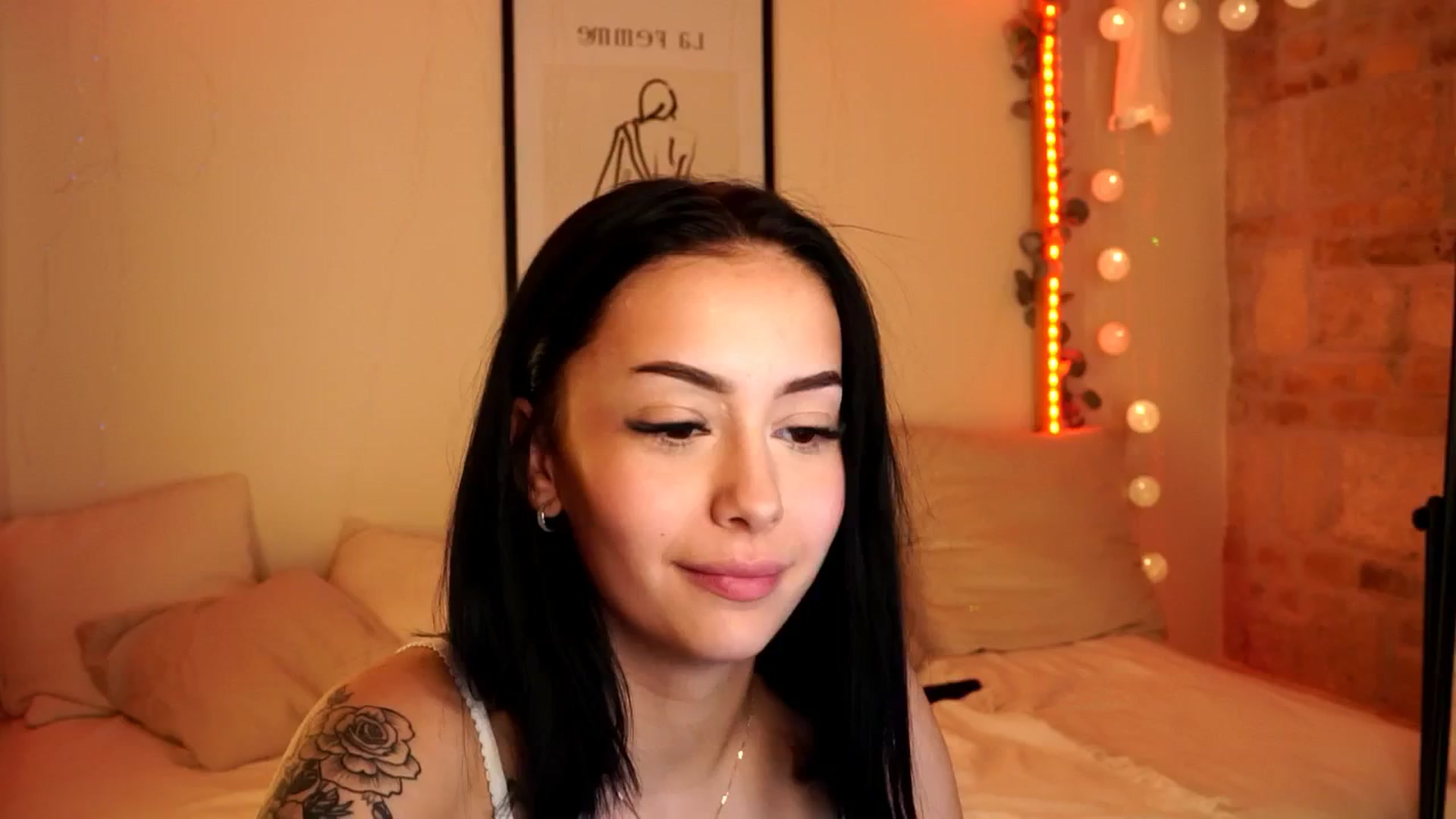 Gallery image thumbnail from Naomii18's myfreecams stream on, 05/10/2024, 12:31 image 1 of 20
