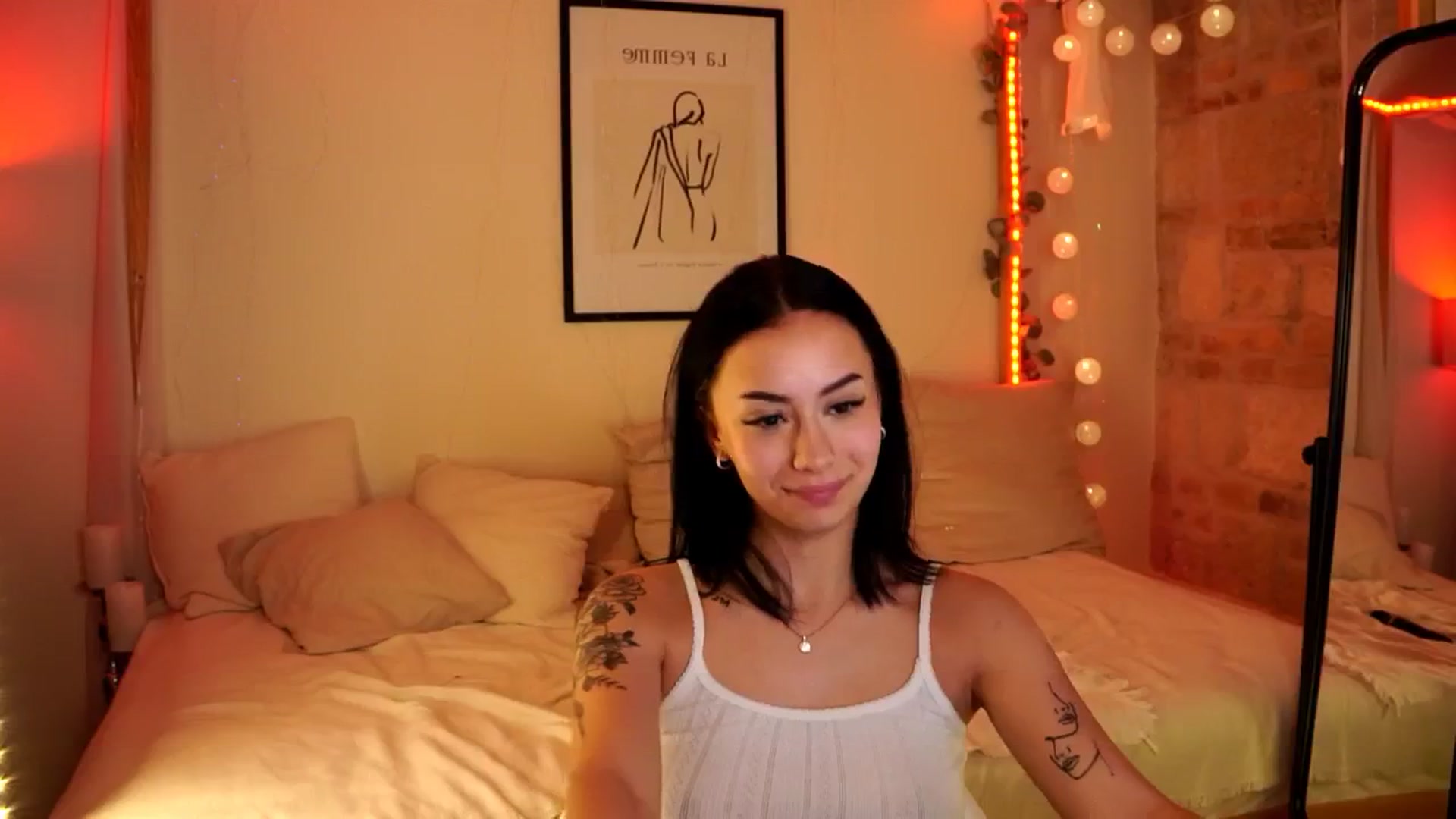 Gallery image thumbnail from Naomii18's myfreecams stream on, 05/10/2024, 12:46 image 17 of 20
