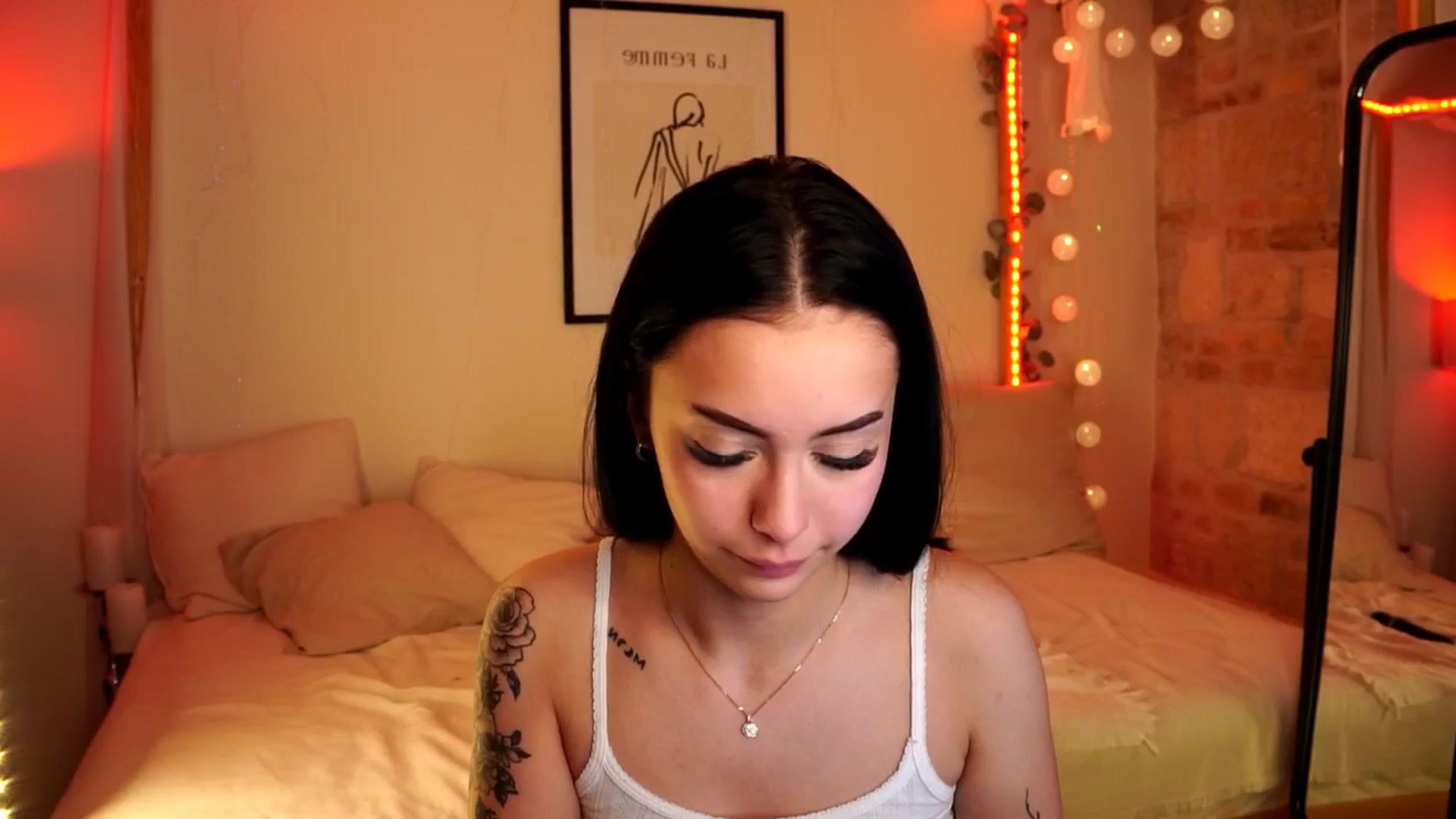 Gallery image thumbnail from Naomii18's myfreecams stream on, 05/10/2024, 12:46 image 15 of 20