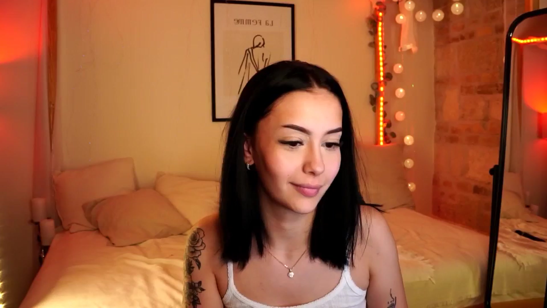 Gallery image thumbnail from Naomii18's myfreecams stream on, 05/10/2024, 12:46 image 19 of 20