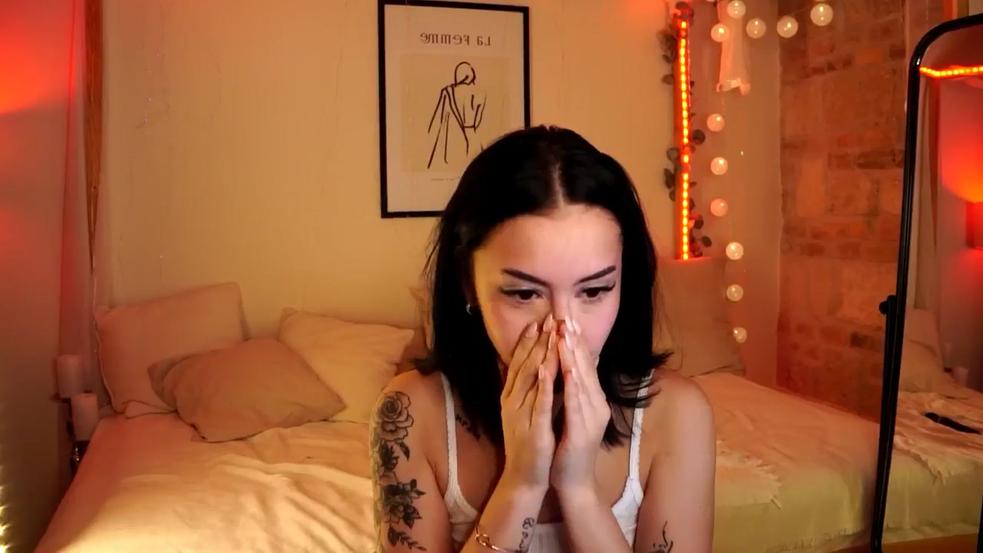 Gallery image thumbnail from Naomii18's myfreecams stream on, 05/10/2024, 12:46 image 18 of 20