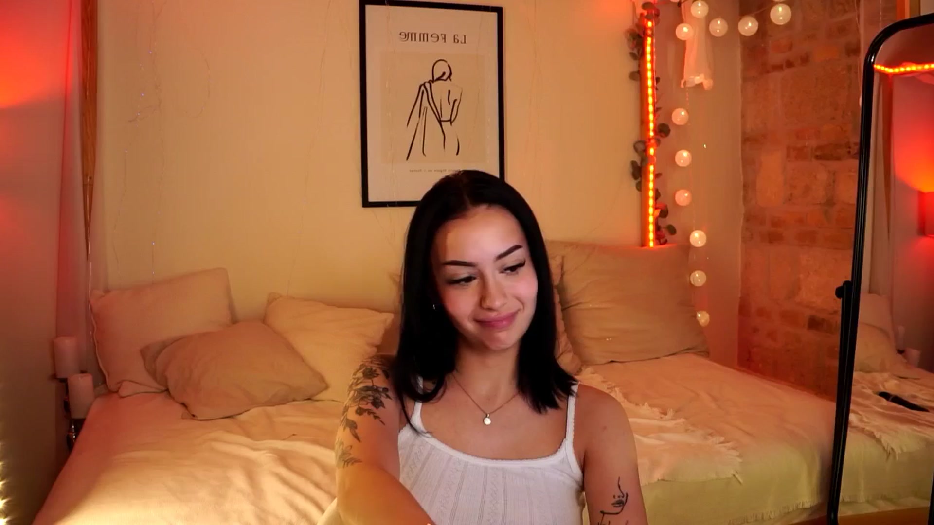 Gallery image thumbnail from Naomii18's myfreecams stream on, 05/10/2024, 13:01 image 6 of 20