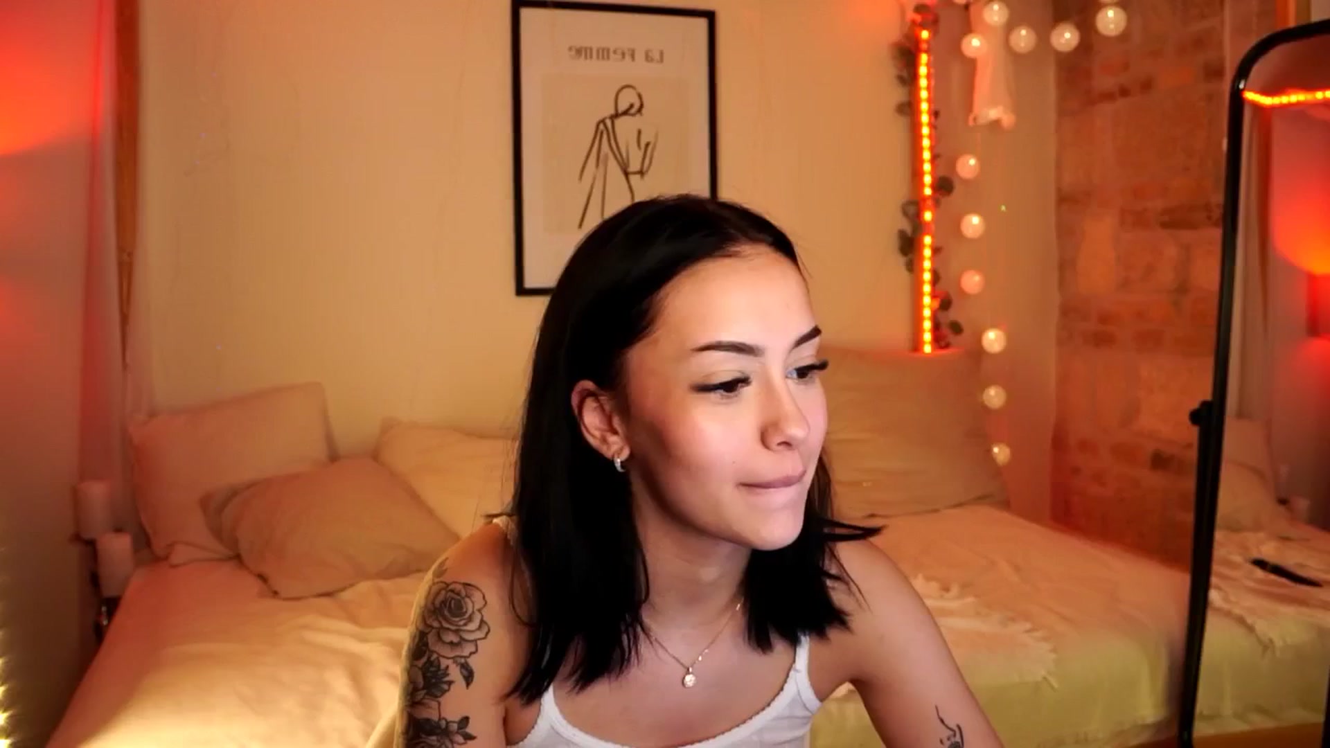 Gallery image thumbnail from Naomii18's myfreecams stream on, 05/10/2024, 13:01 image 9 of 20