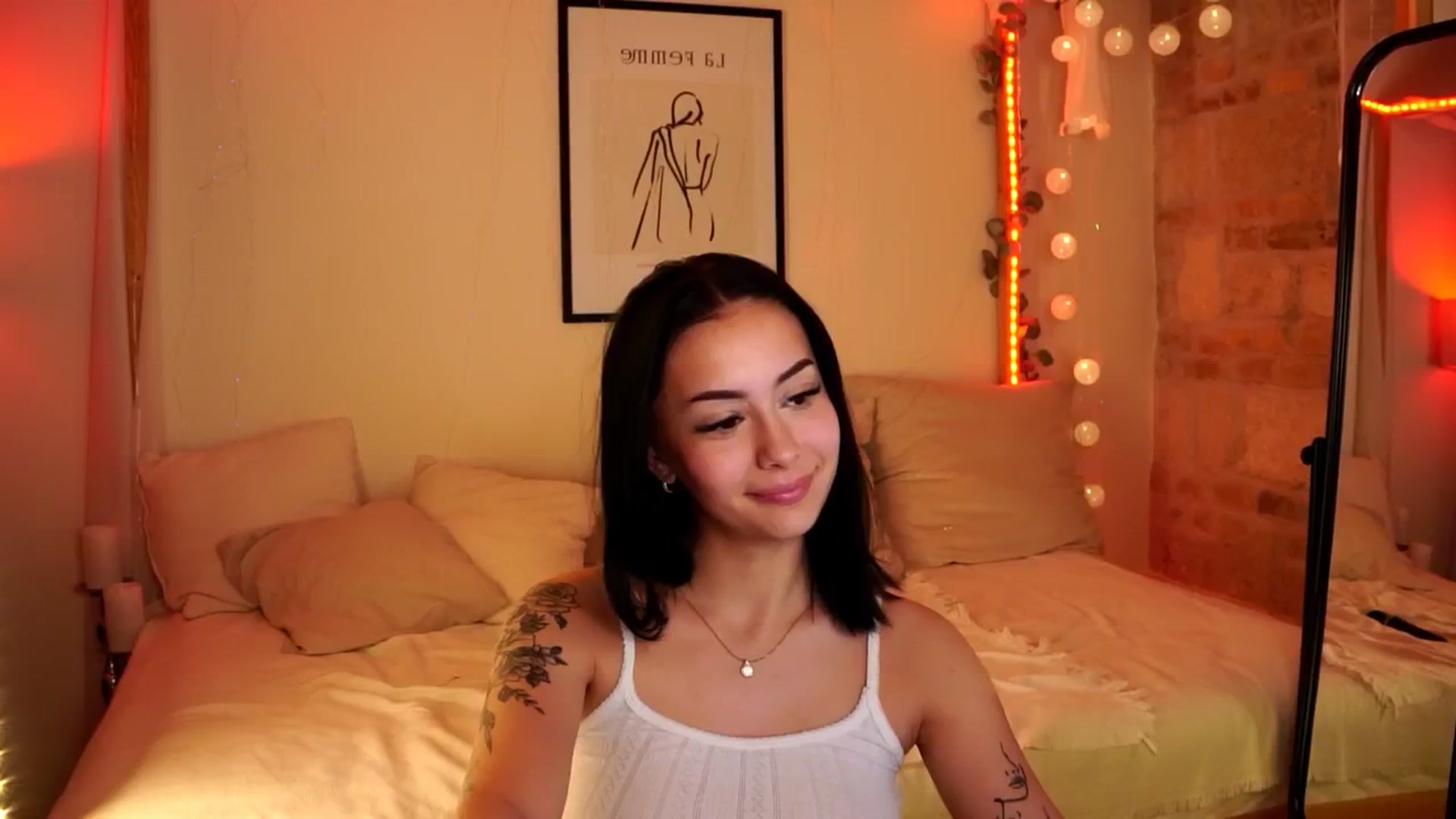 Gallery image thumbnail from Naomii18's myfreecams stream on, 05/10/2024, 13:01 image 5 of 20