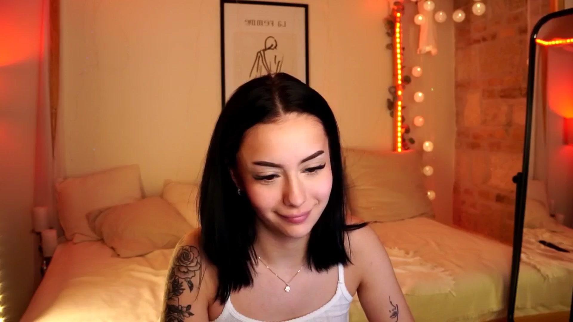 Gallery image thumbnail from Naomii18's myfreecams stream on, 05/10/2024, 13:01 image 10 of 20
