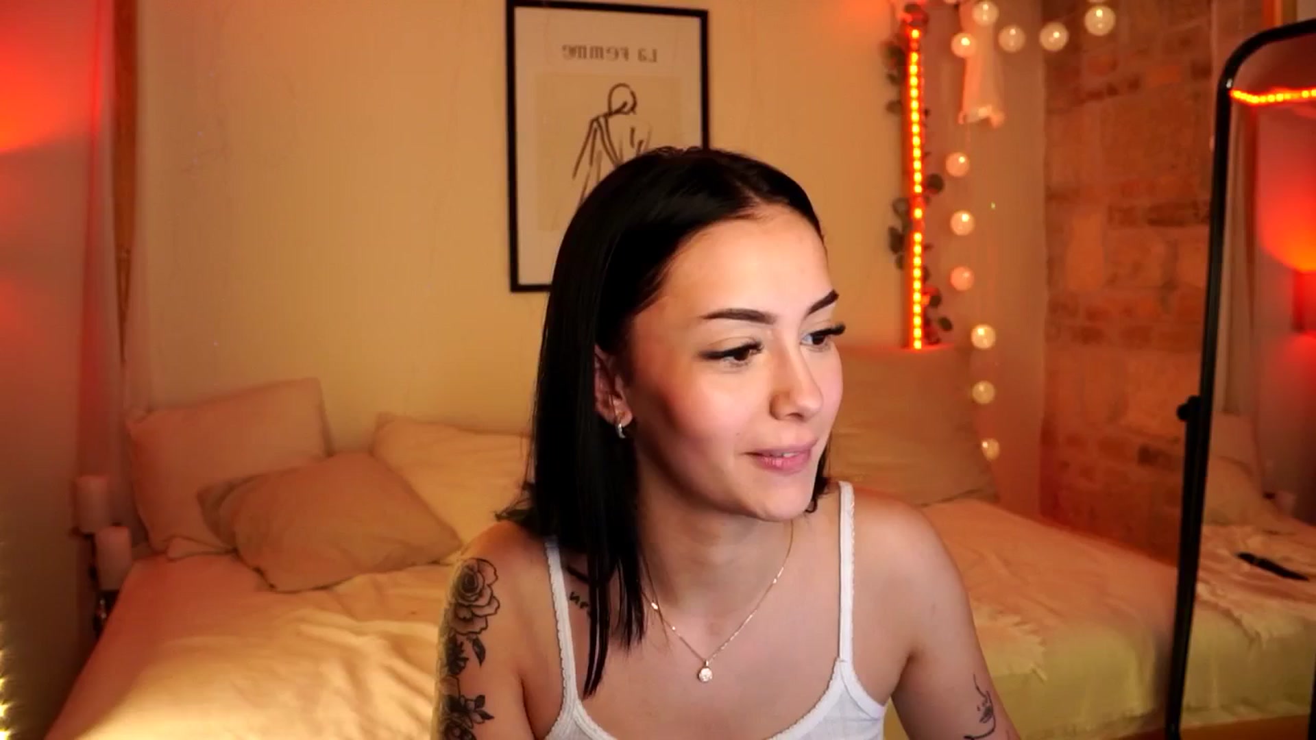 Gallery image thumbnail from Naomii18's myfreecams stream on, 05/10/2024, 13:01 image 1 of 20