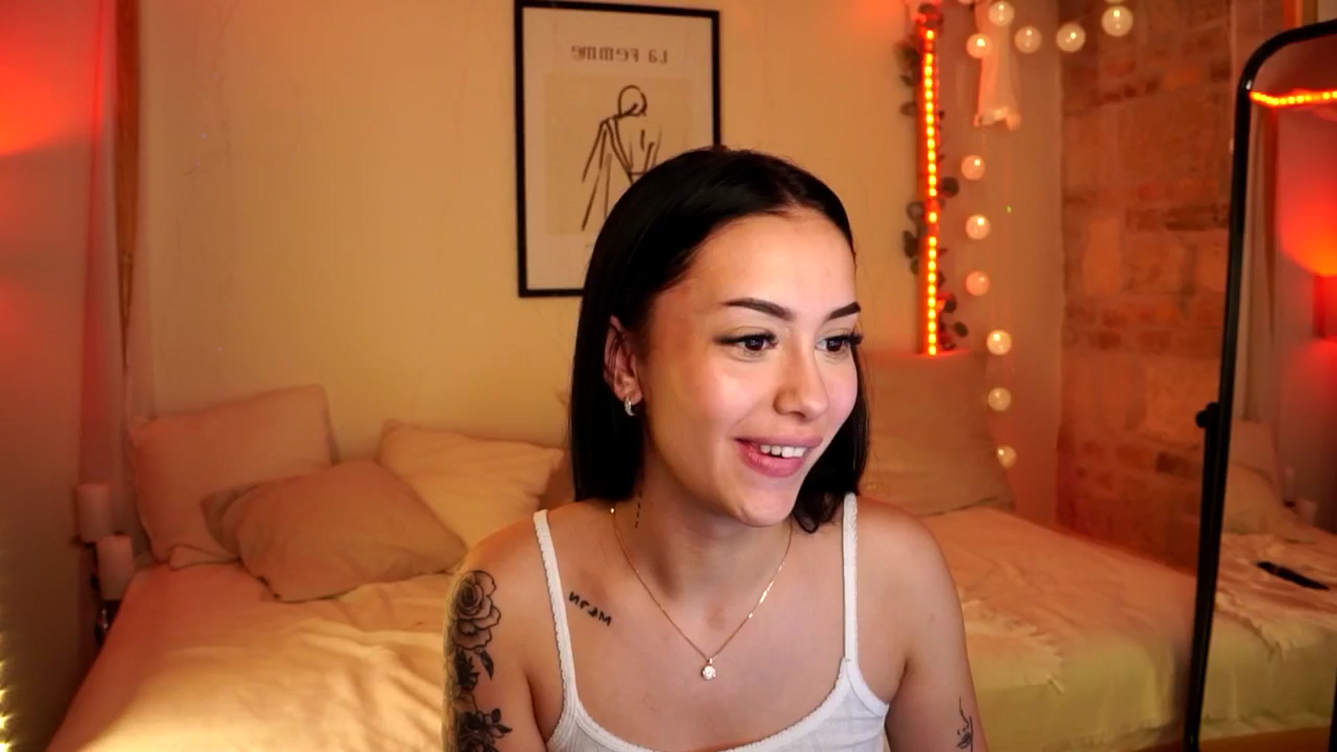 Gallery image thumbnail from Naomii18's myfreecams stream on, 05/10/2024, 13:01 image 2 of 20