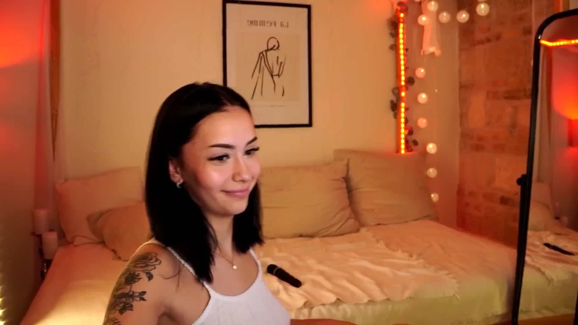 Gallery image thumbnail from Naomii18's myfreecams stream on, 05/10/2024, 13:01 image 12 of 20