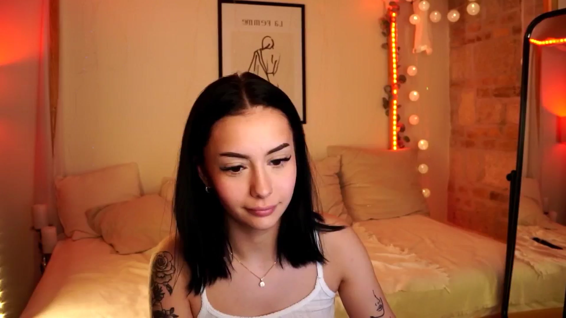 Gallery image thumbnail from Naomii18's myfreecams stream on, 05/10/2024, 13:01 image 11 of 20