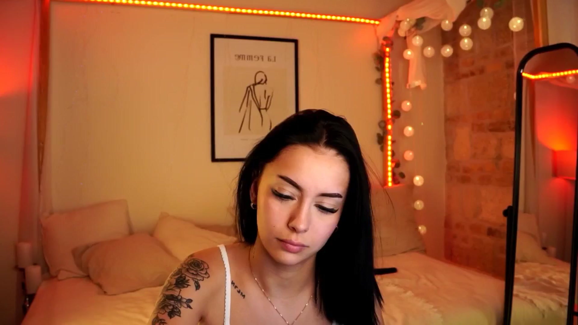 Gallery image thumbnail from Naomii18's myfreecams stream on, 05/10/2024, 13:16 image 16 of 20