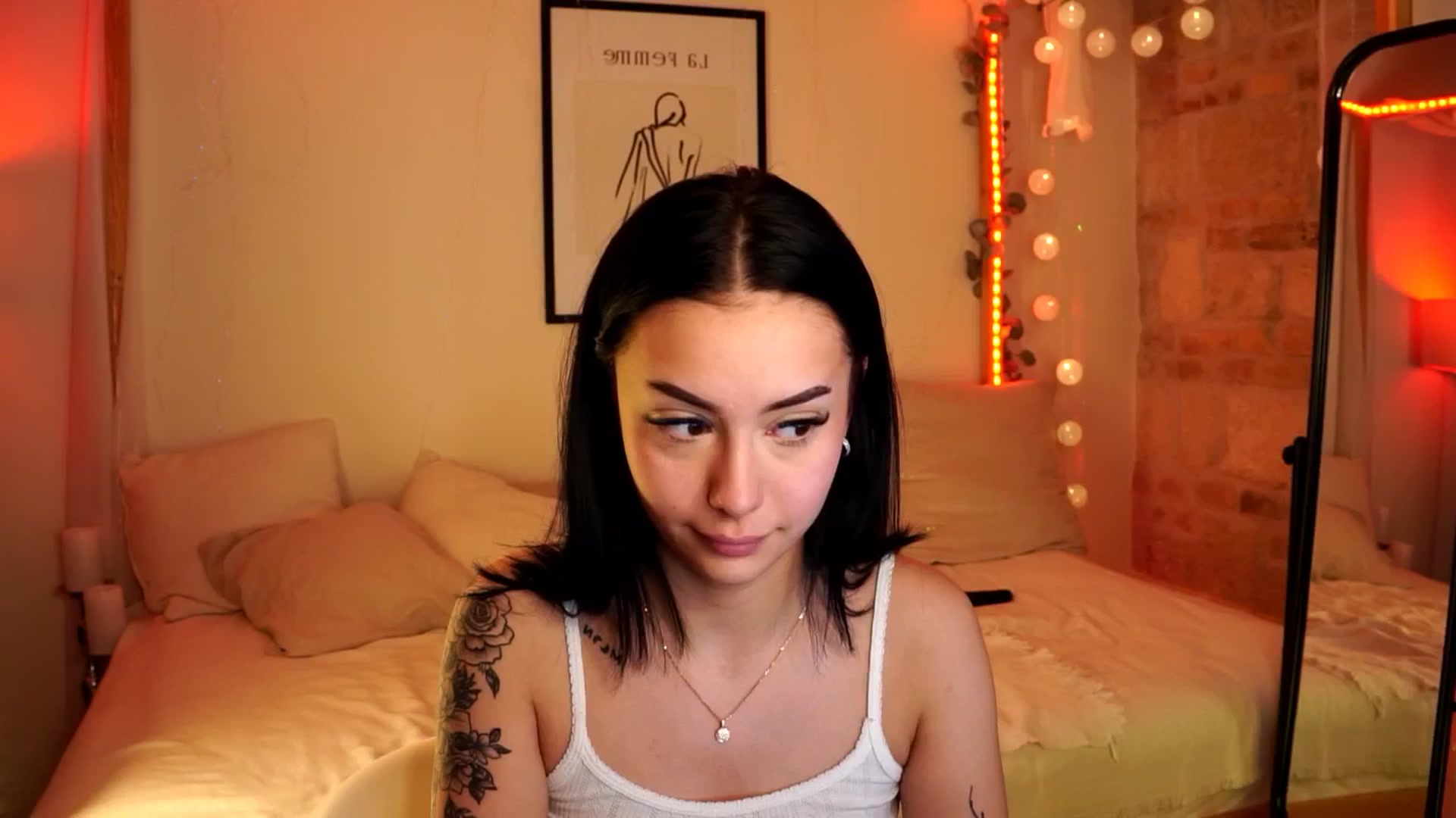 Gallery image thumbnail from Naomii18's myfreecams stream on, 05/10/2024, 13:31 image 4 of 20